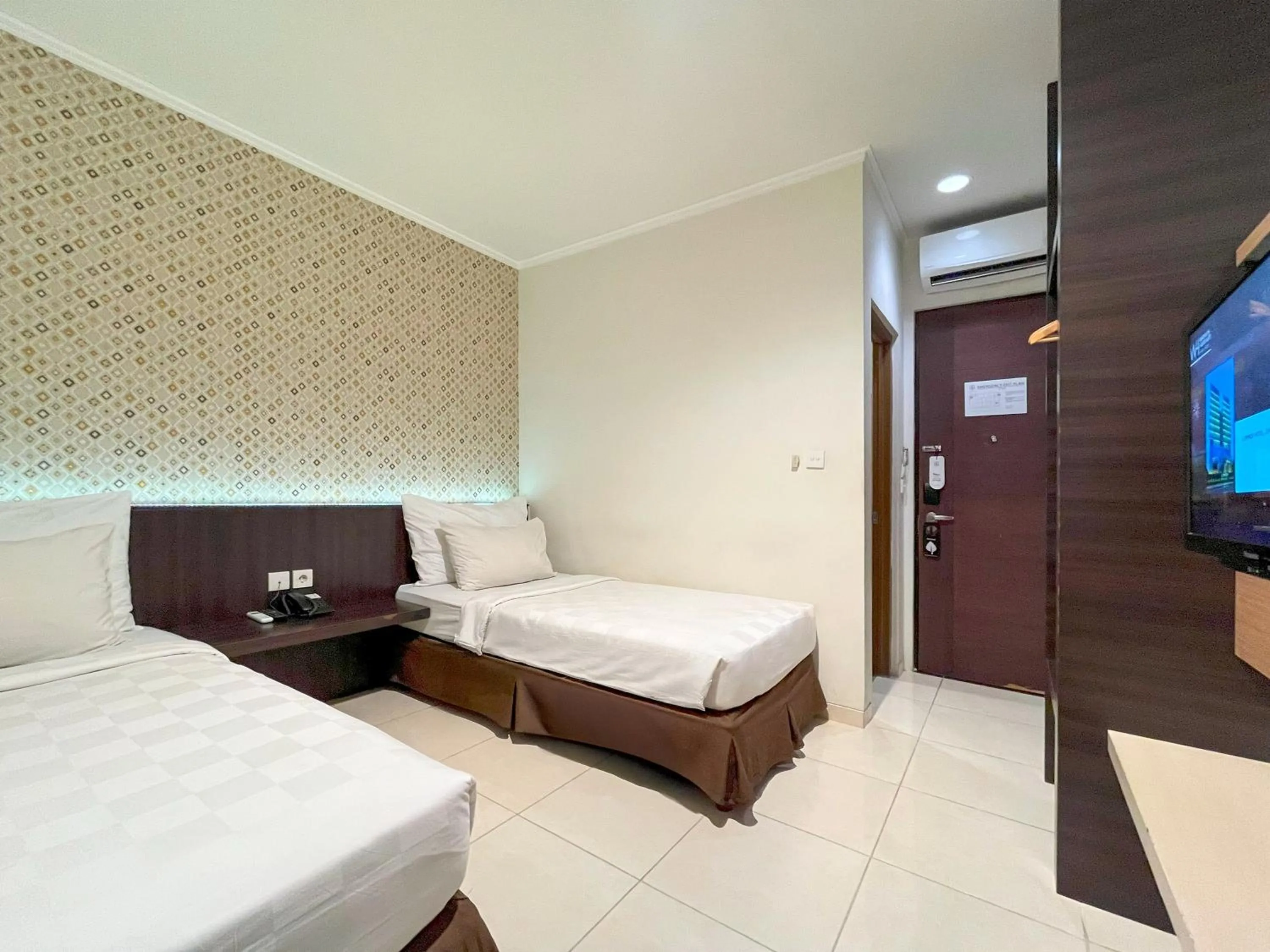 Bedroom, Bed in Hotel 88 Embong Kenongo - Kayun By WH