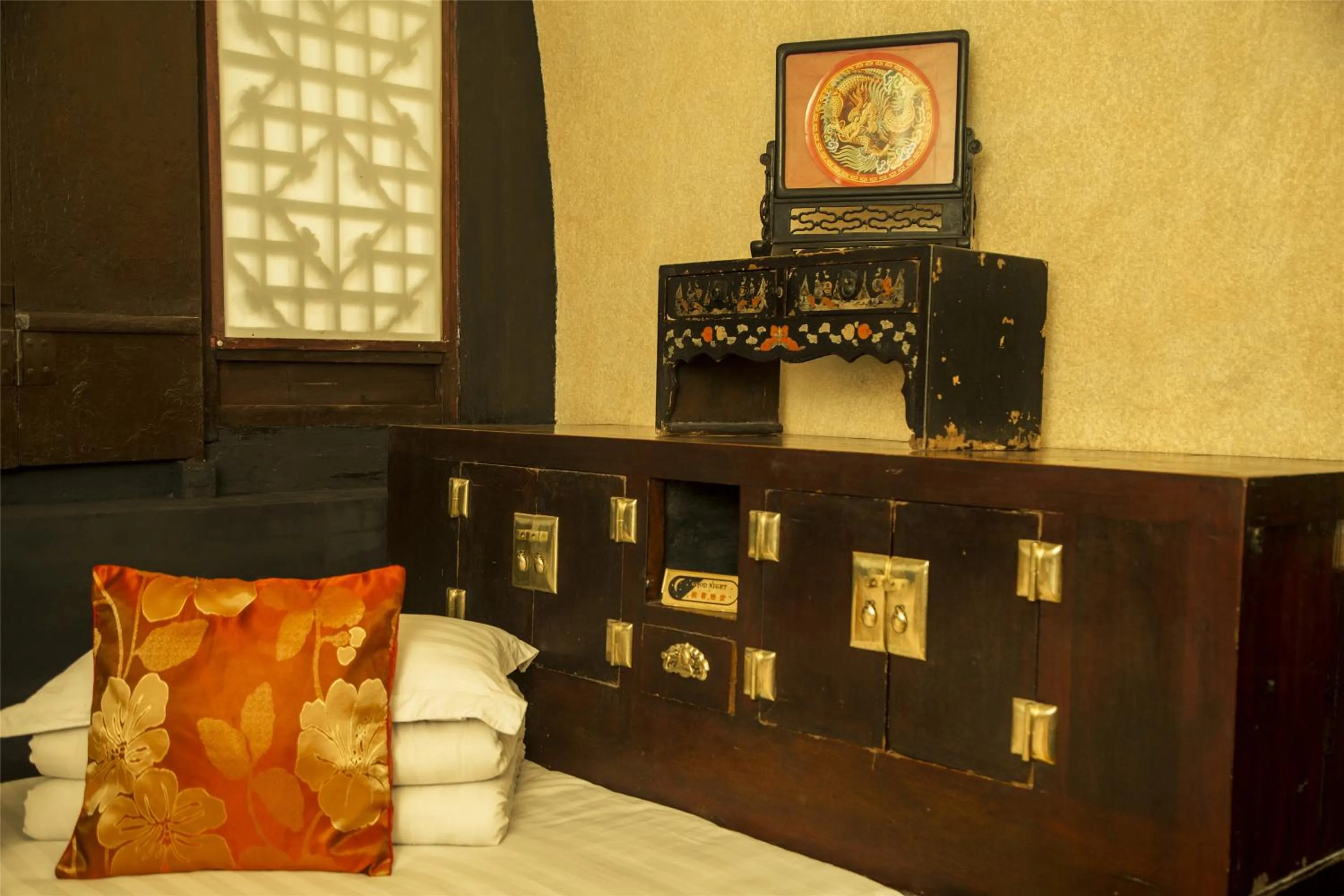 Decorative detail, Bed in Pingyao Ji Family Courtyard Inn