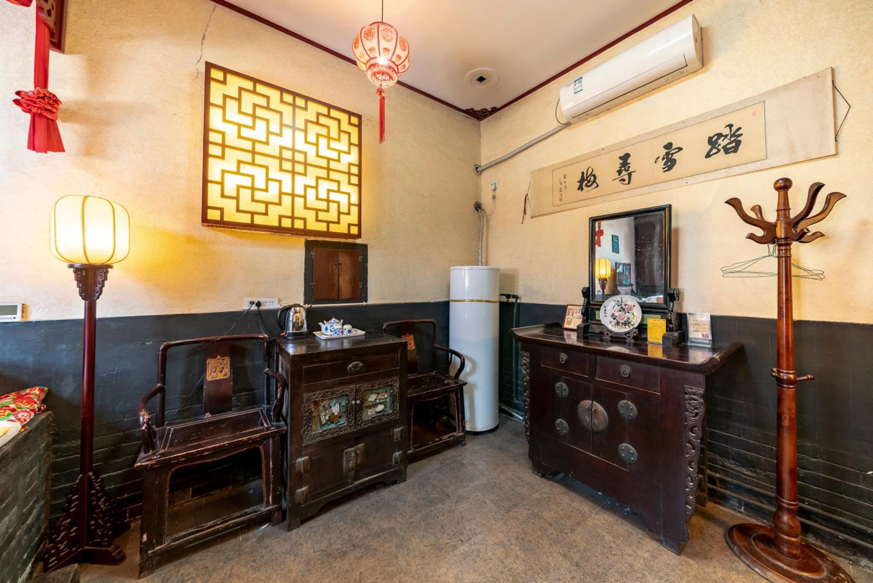 Seating area in Pingyao Ji Family Courtyard Inn