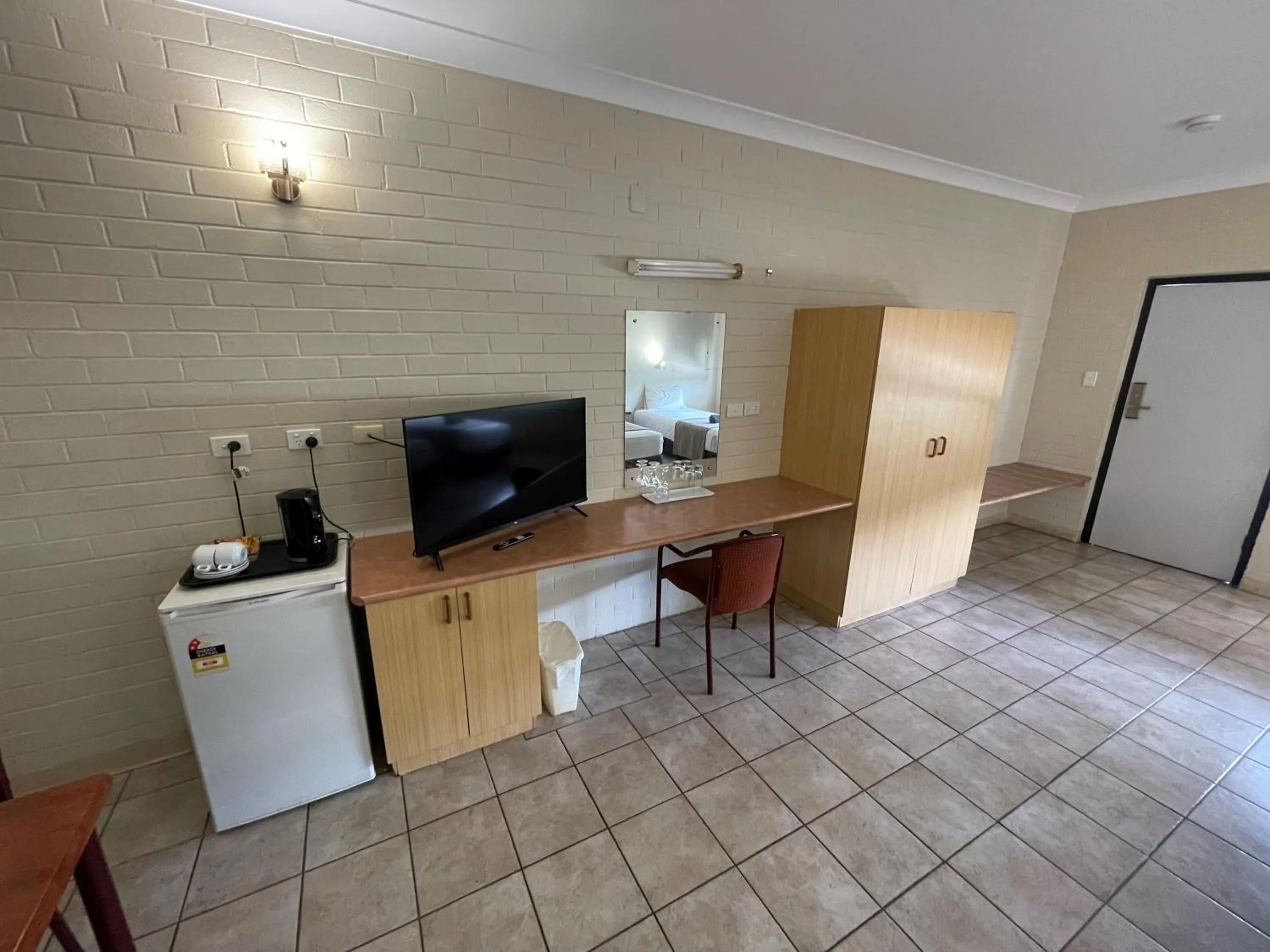 TV and multimedia in Pine Tree Motel