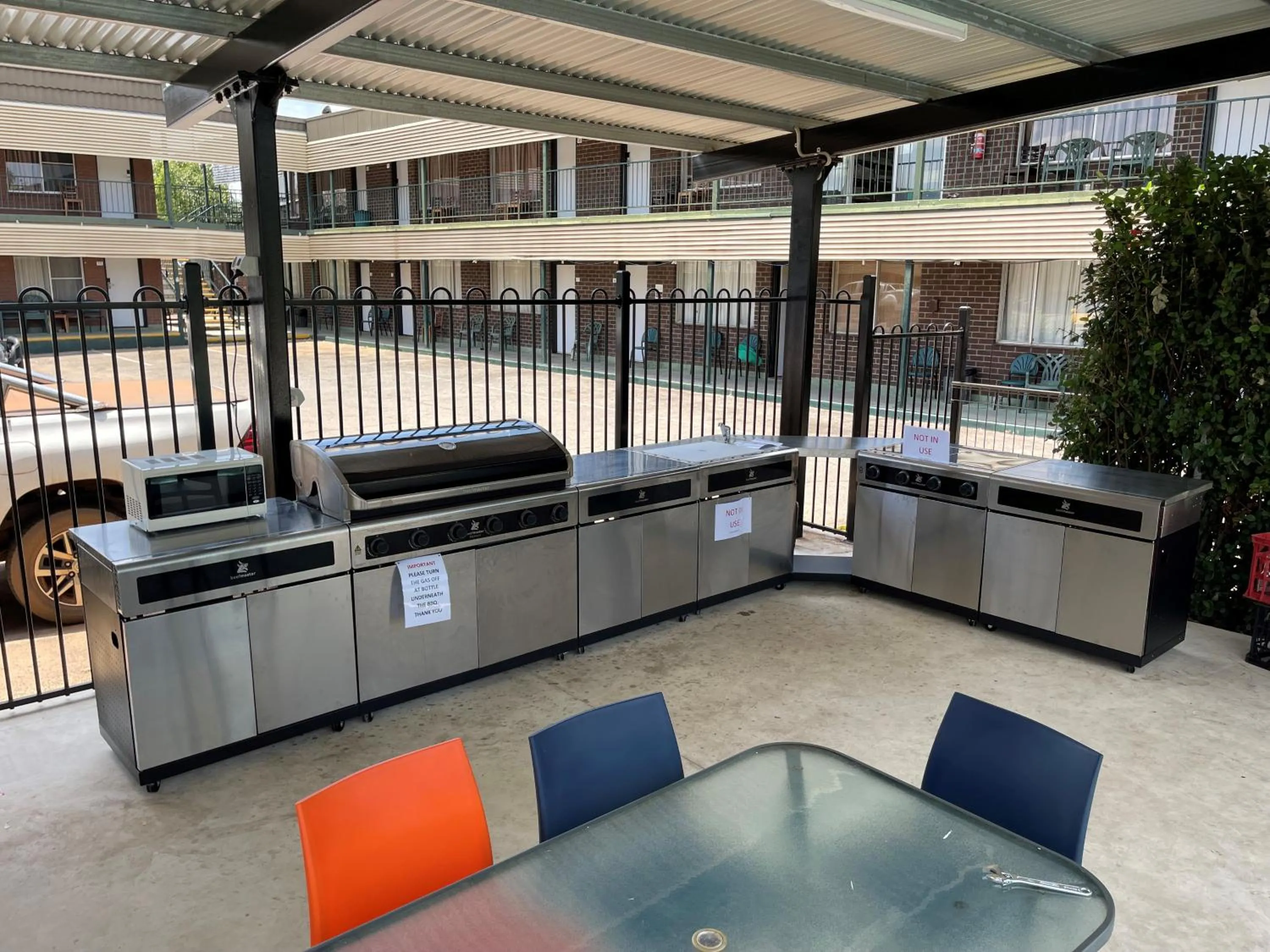 BBQ facilities in Pine Tree Motel