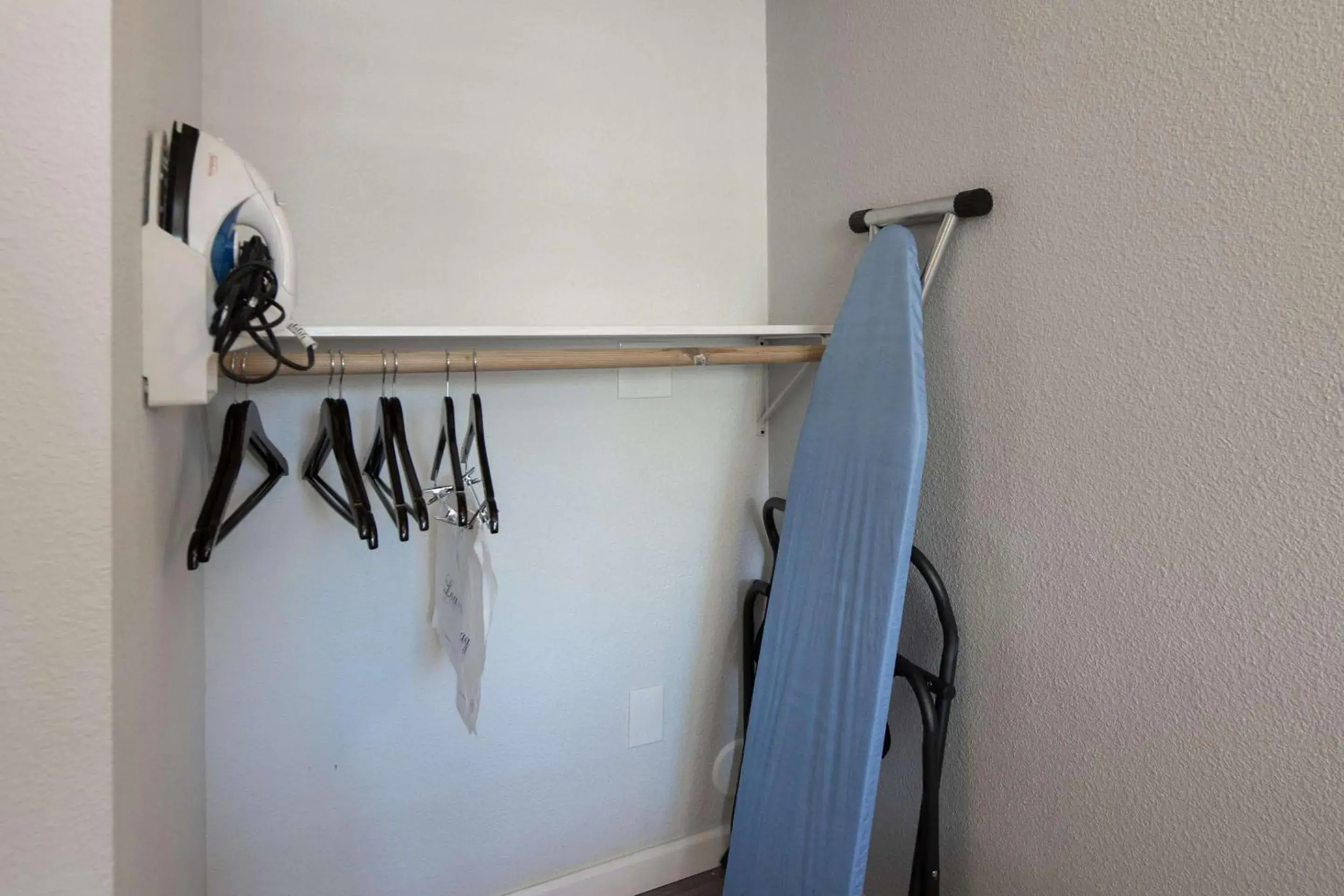 Bedroom in Rodeway Inn Milpitas near Great Mall Bedroom in Rodeway Inn Milpitas near Great Mall