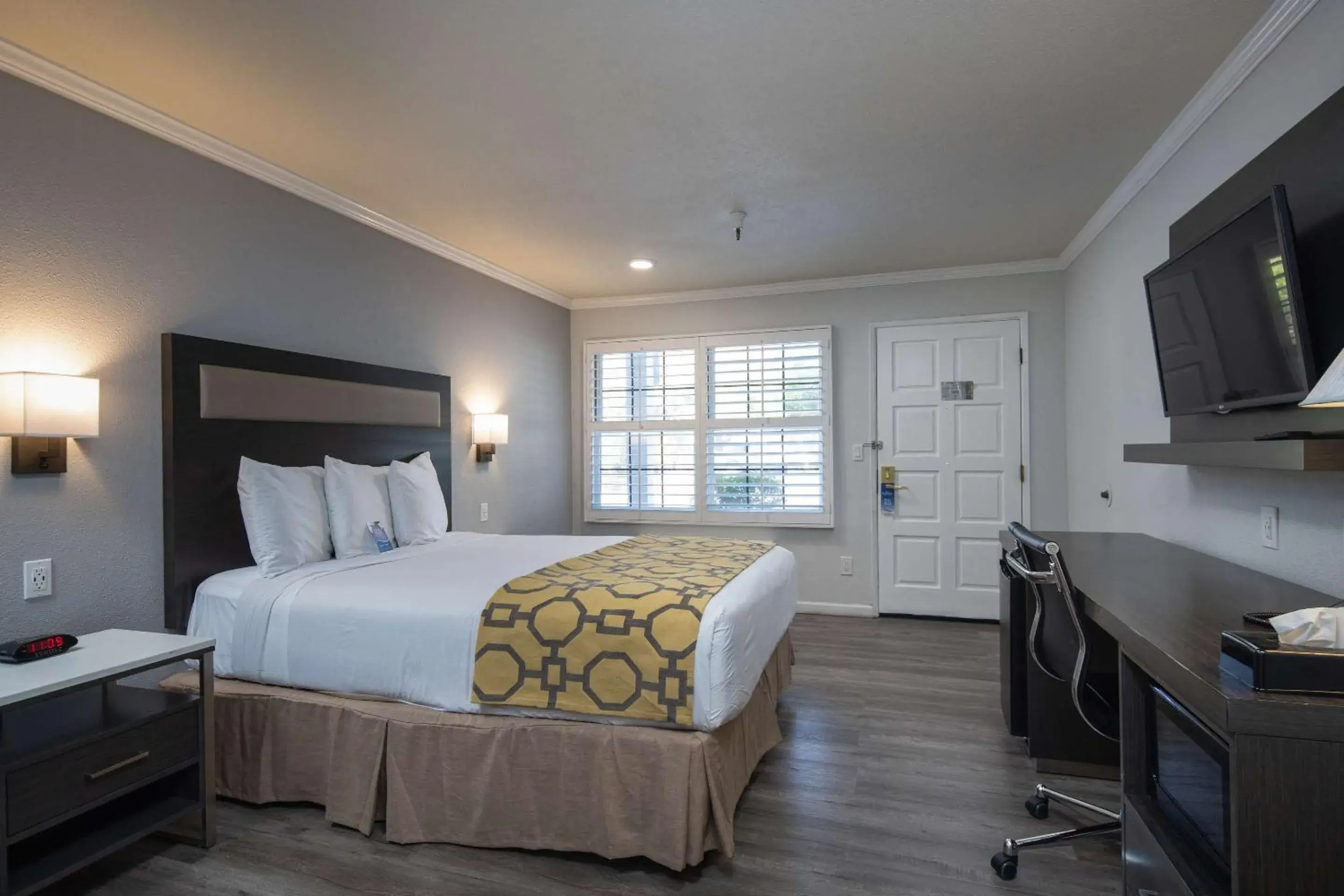 Bedroom, Bed in Rodeway Inn Milpitas near Great Mall Bedroom, Bed in Rodeway Inn Milpitas near Great Mall