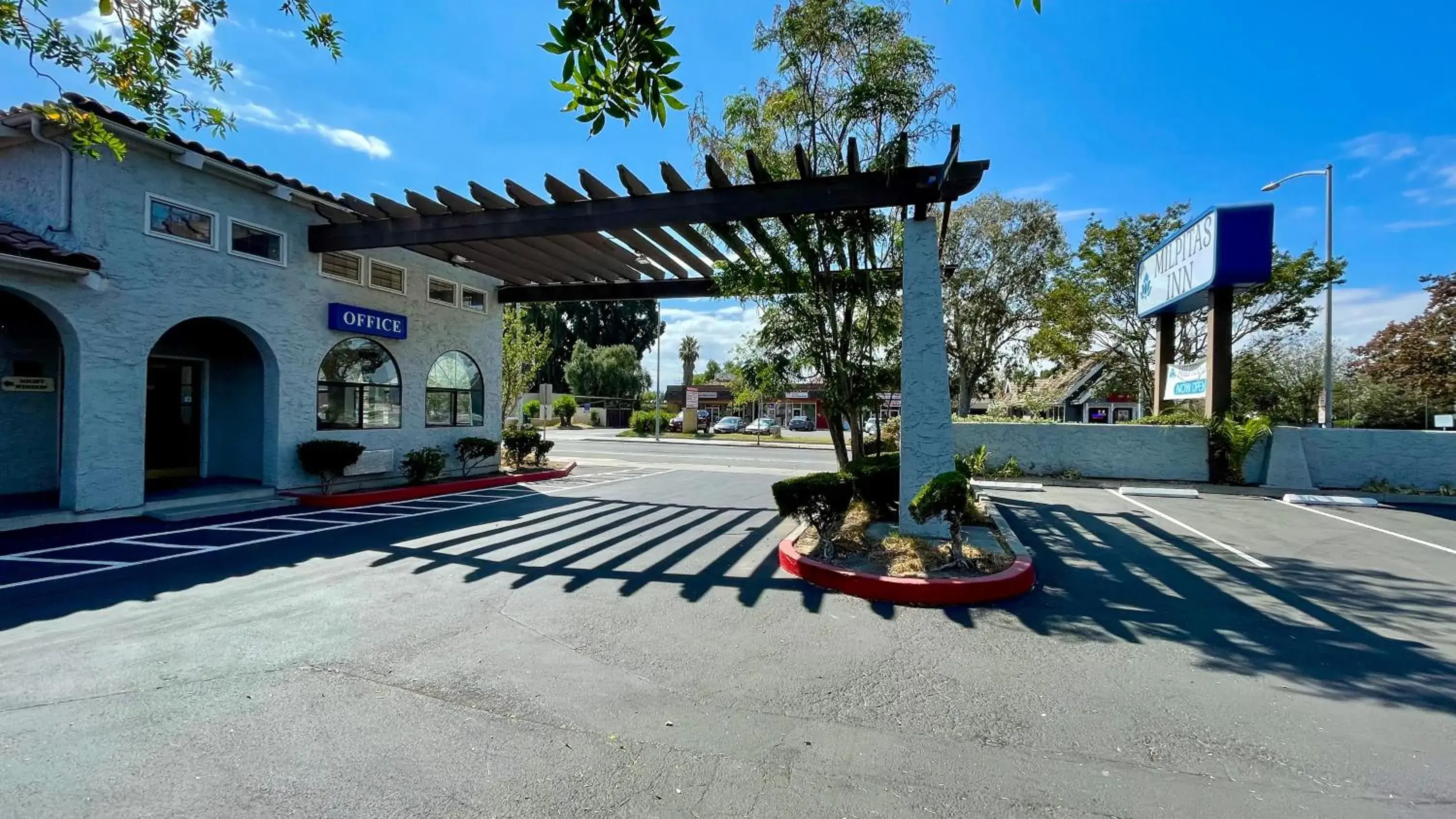 Property building in Rodeway Inn Milpitas near Great Mall Property building in Rodeway Inn Milpitas near Great Mall