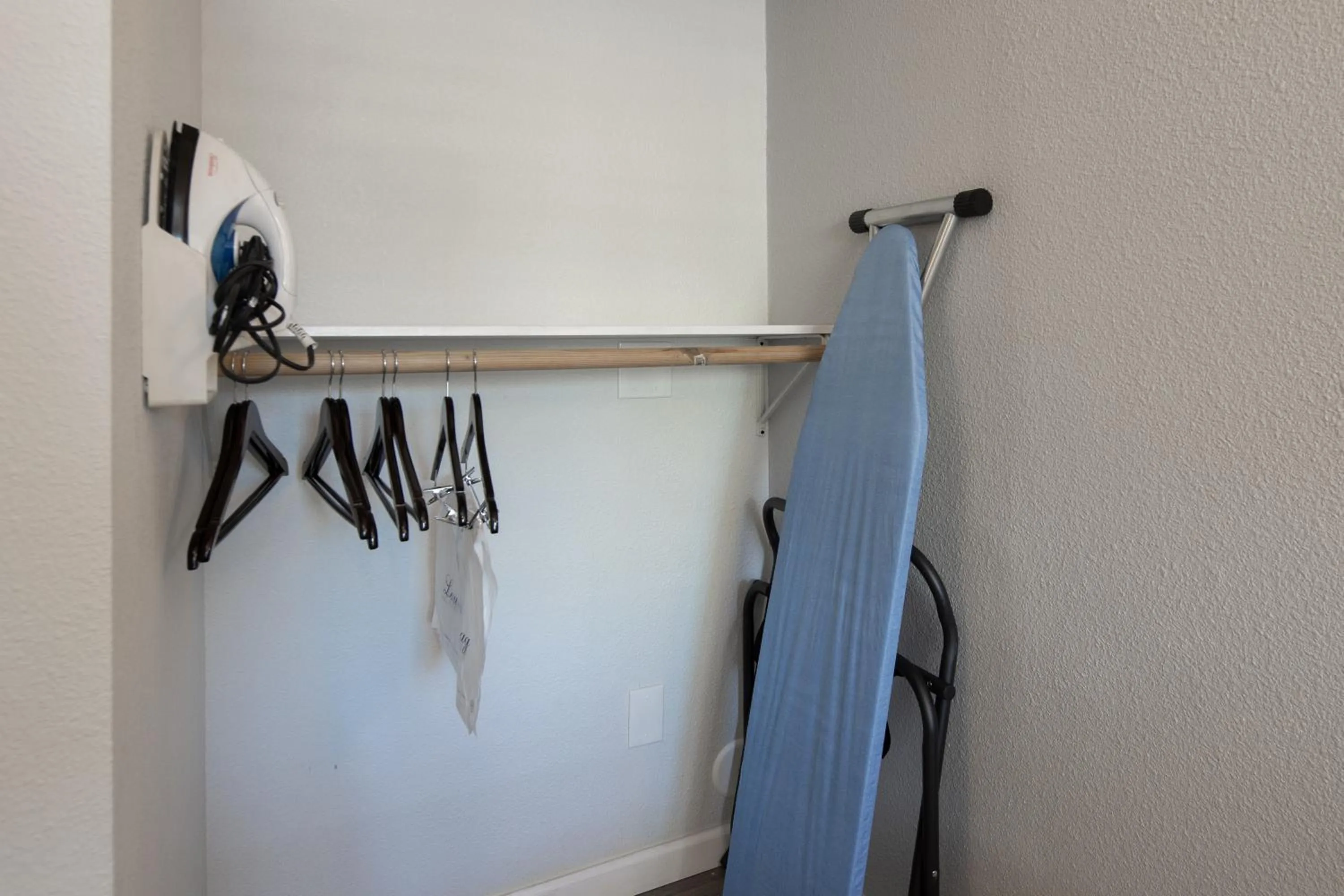 furniture in Rodeway Inn Milpitas near Great Mall