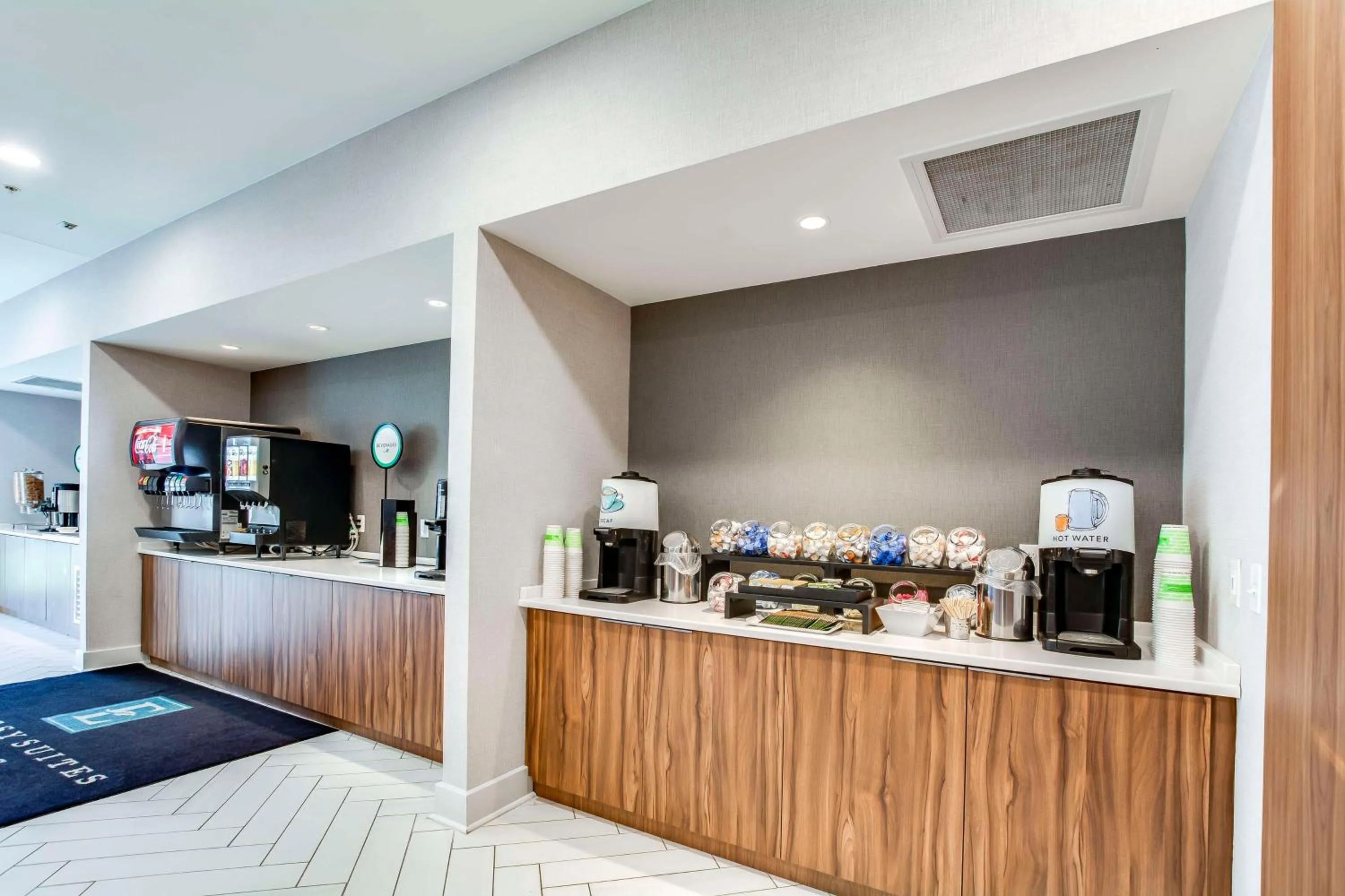 Breakfast in Embassy Suites by Hilton Louisville East