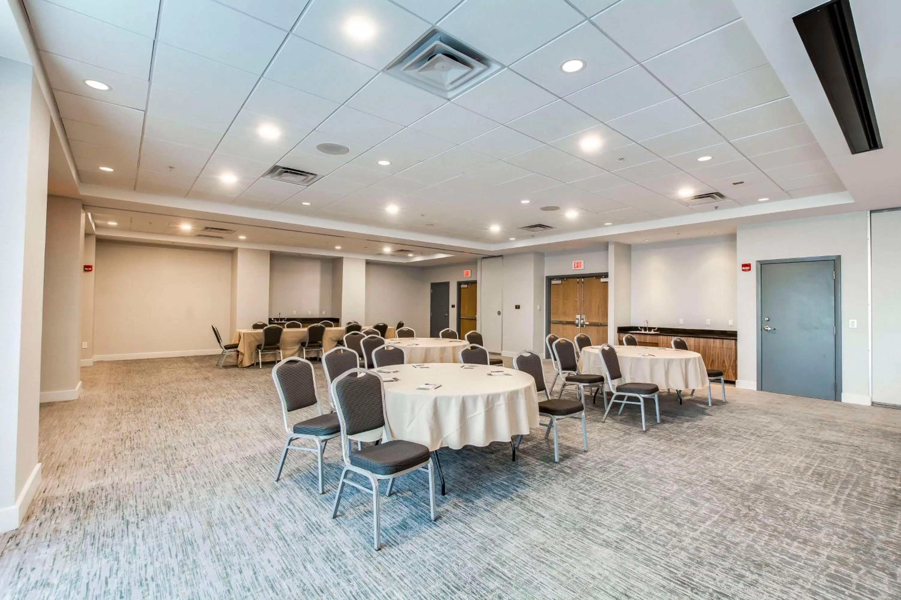 Meeting/conference room in Embassy Suites by Hilton Louisville East