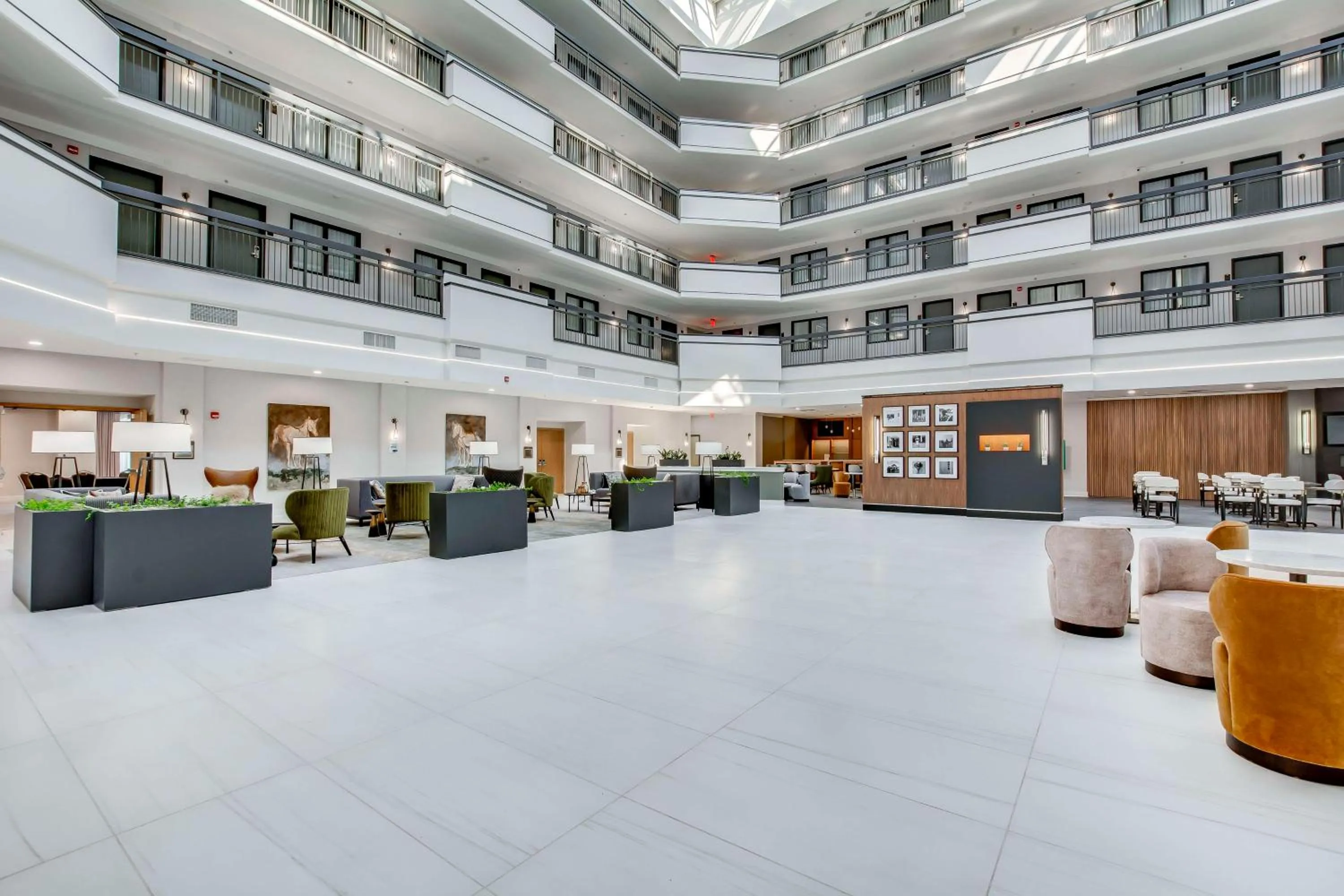 Lobby or reception in Embassy Suites by Hilton Louisville East