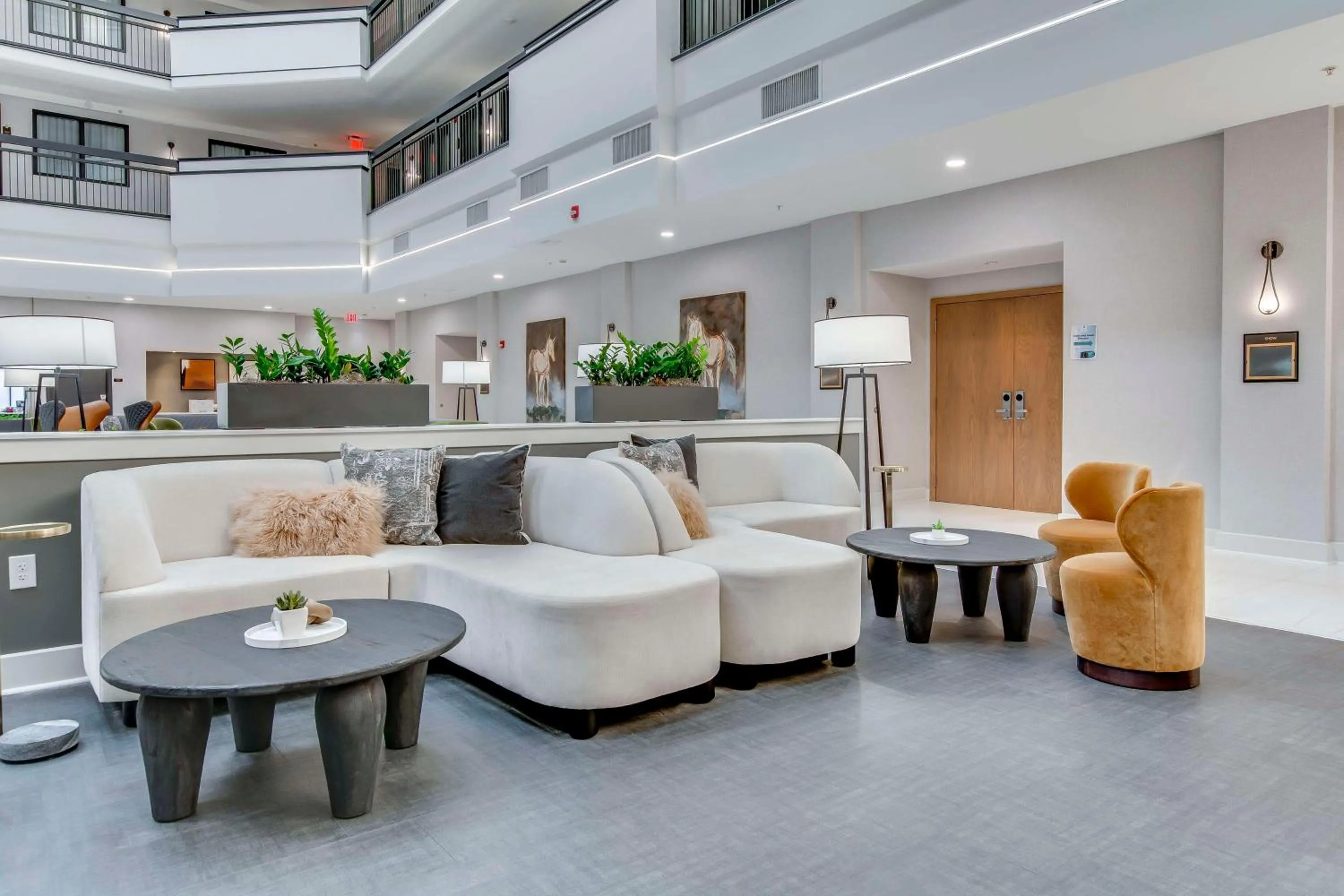Lobby or reception in Embassy Suites by Hilton Louisville East