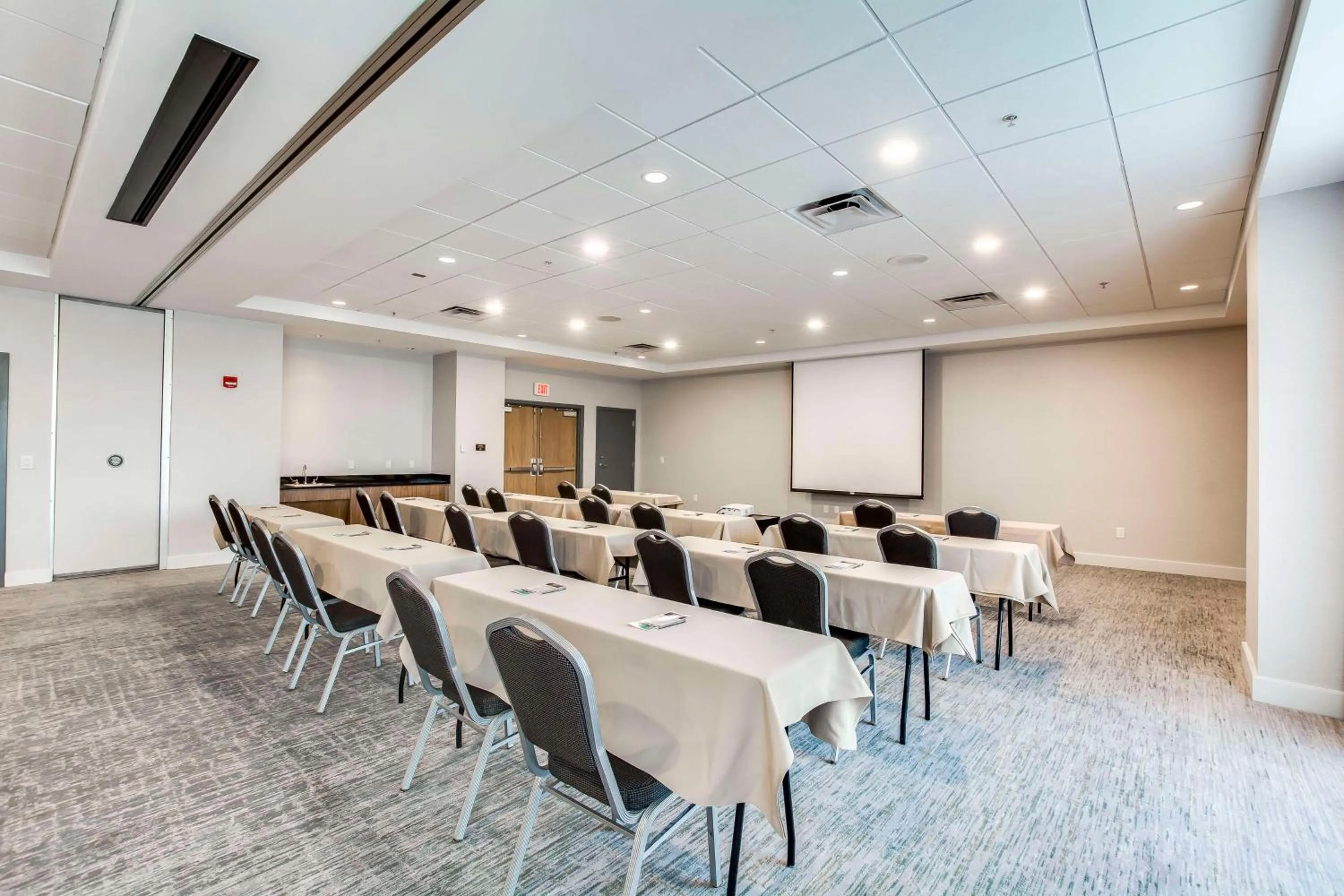 Meeting/conference room in Embassy Suites by Hilton Louisville East