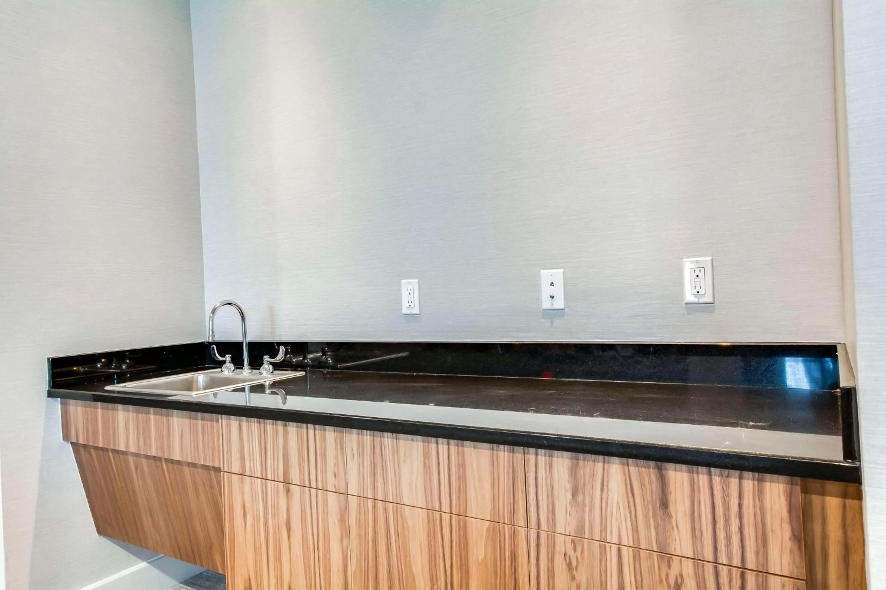 Meeting/conference room in Embassy Suites by Hilton Louisville East