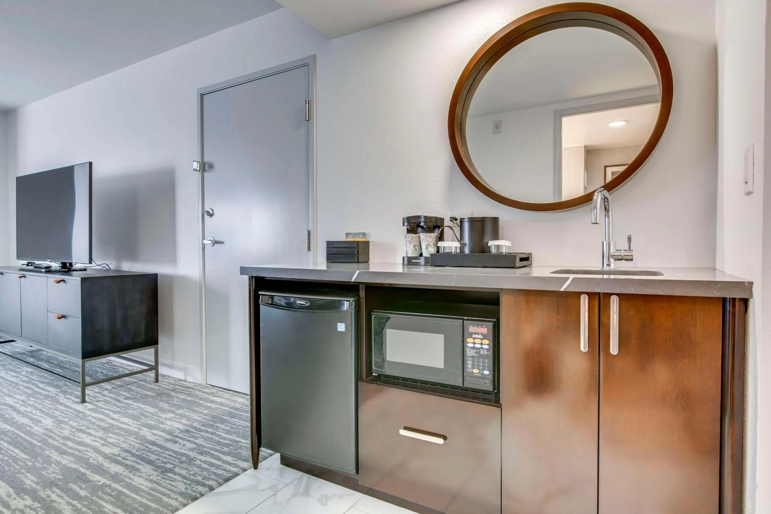 Photo of the whole room in Embassy Suites by Hilton Louisville East