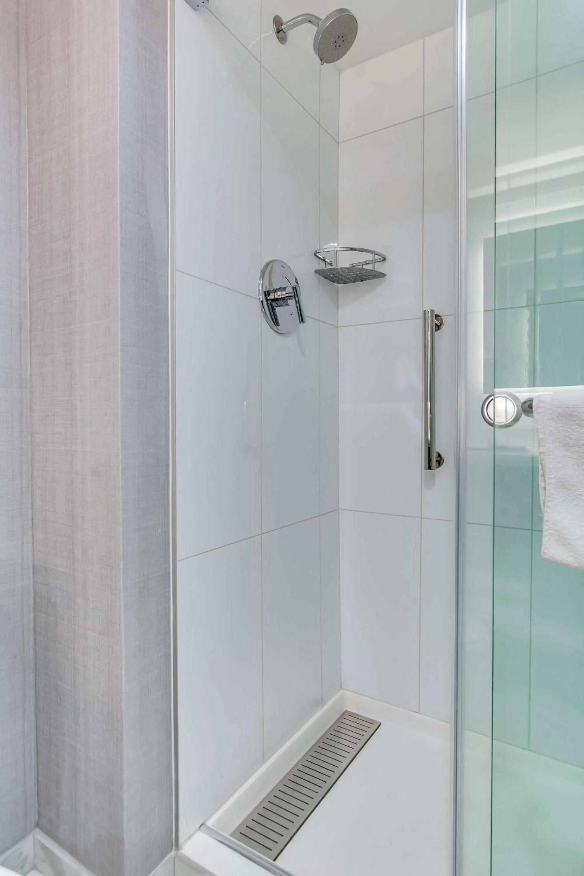 Bathroom in Embassy Suites by Hilton Louisville East