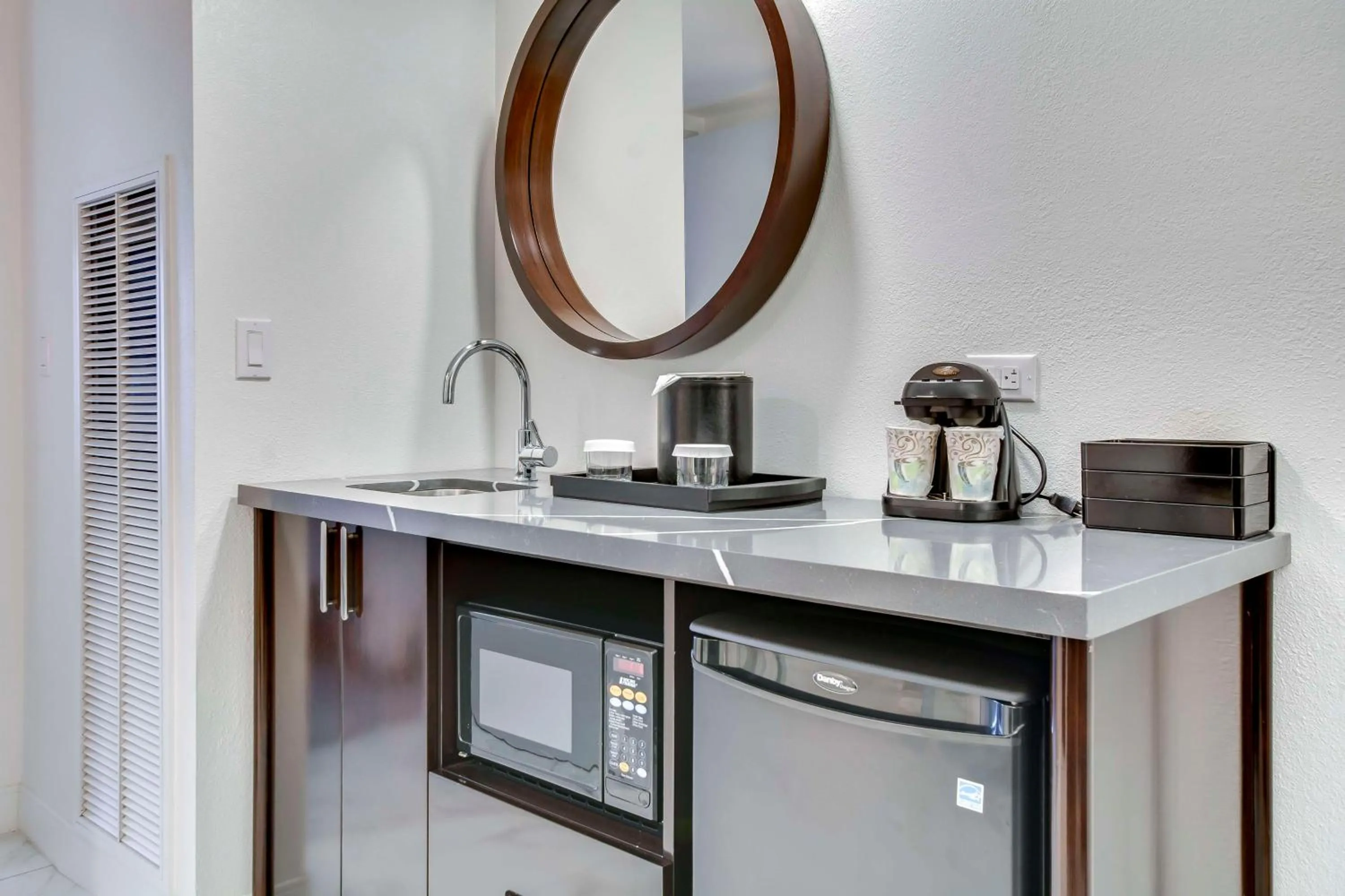 Photo of the whole room in Embassy Suites by Hilton Louisville East