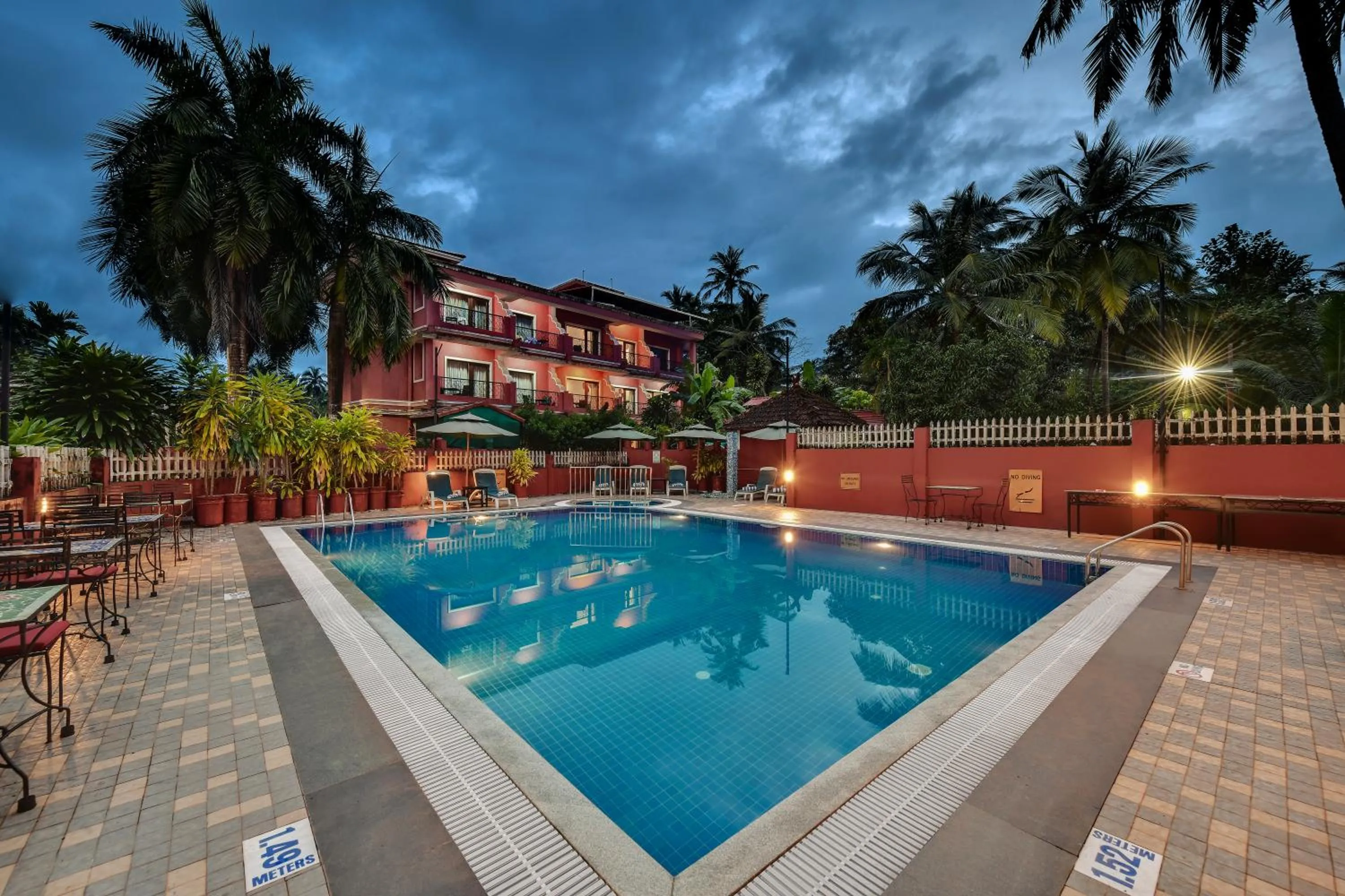 Swimming pool in Jasminn Hotel - AM Hotel Kollection