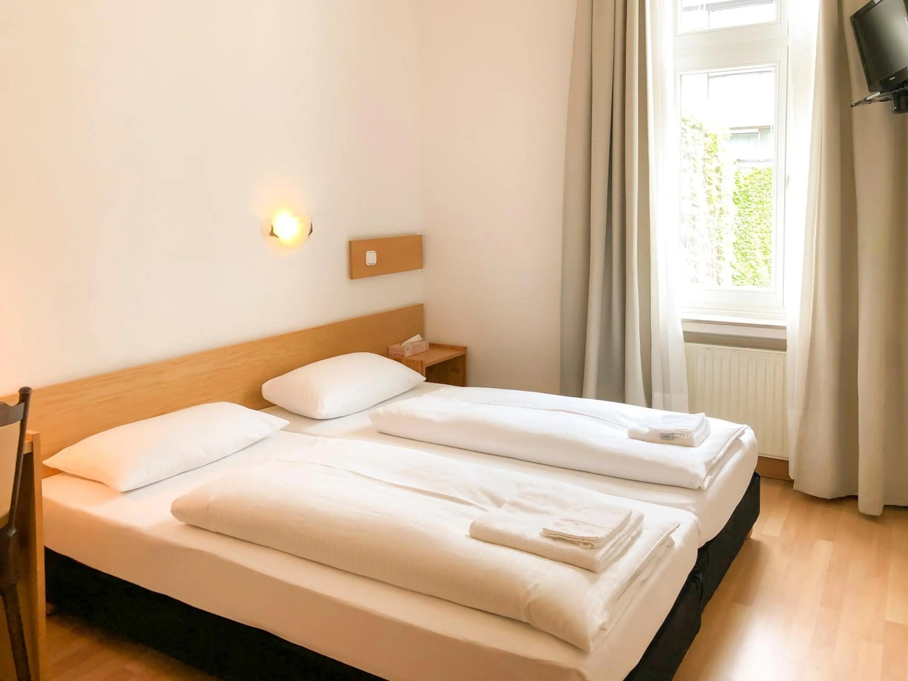 Double Room including Parking in Hotel Moon