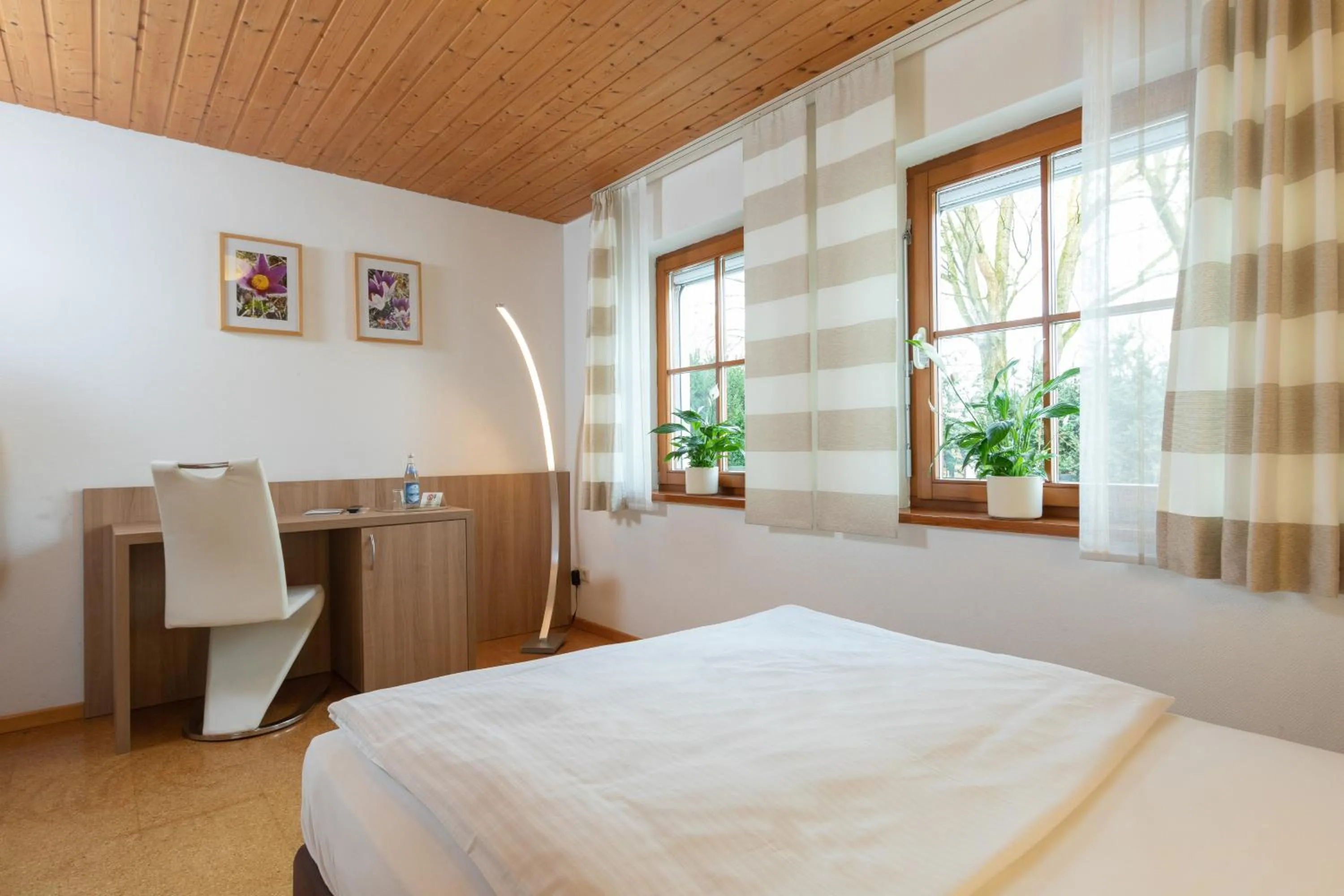 Photo of the whole room, Bed in Landhotel Oßwald
