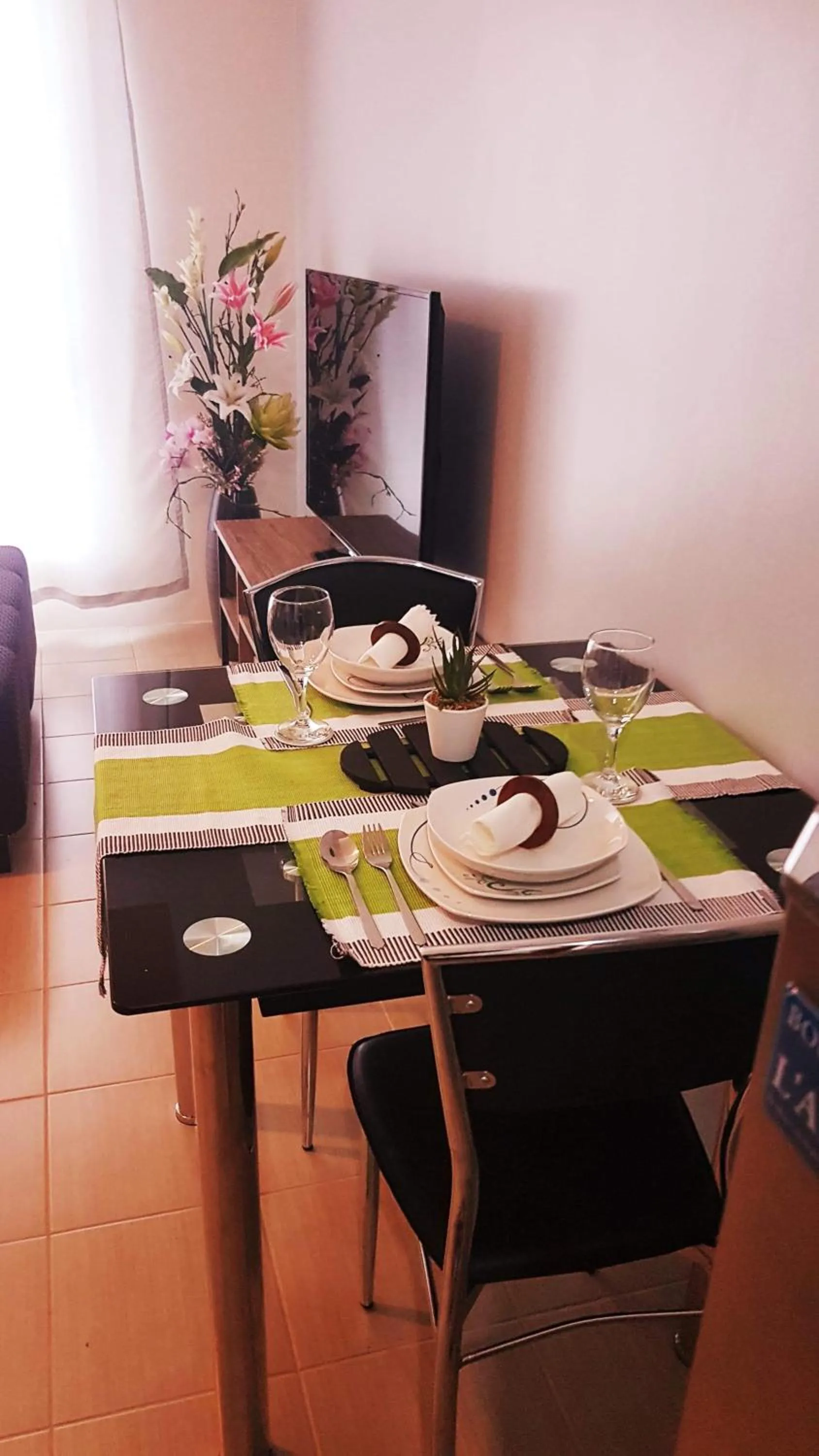 Dining area in Studio Fully Furnished