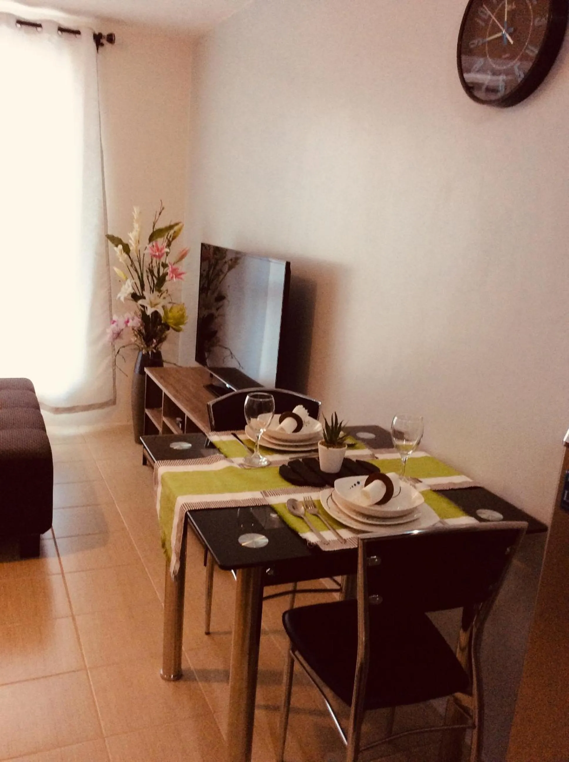 Dining area in Studio Fully Furnished