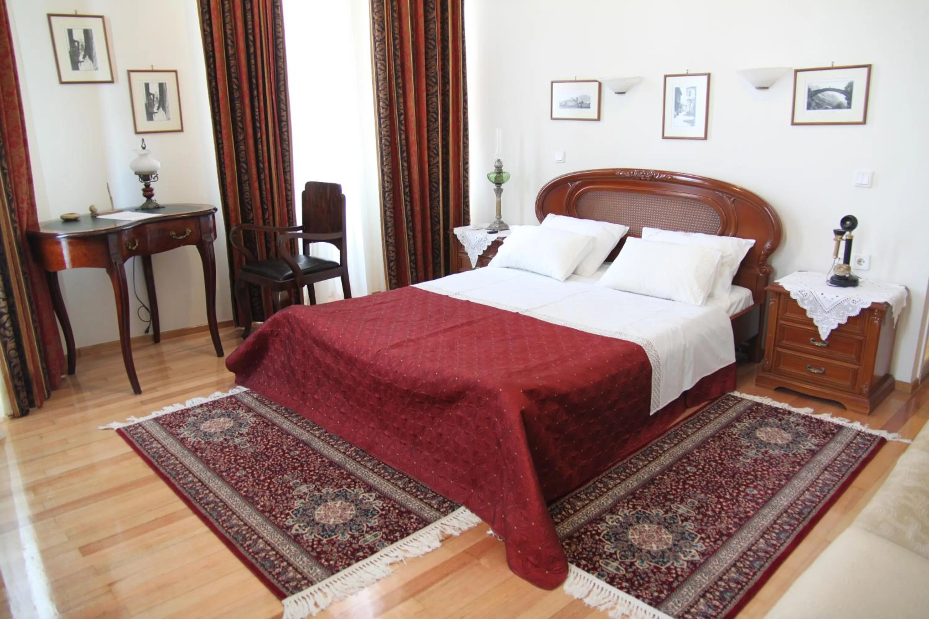 Photo of the whole room in Hotel Panellinion