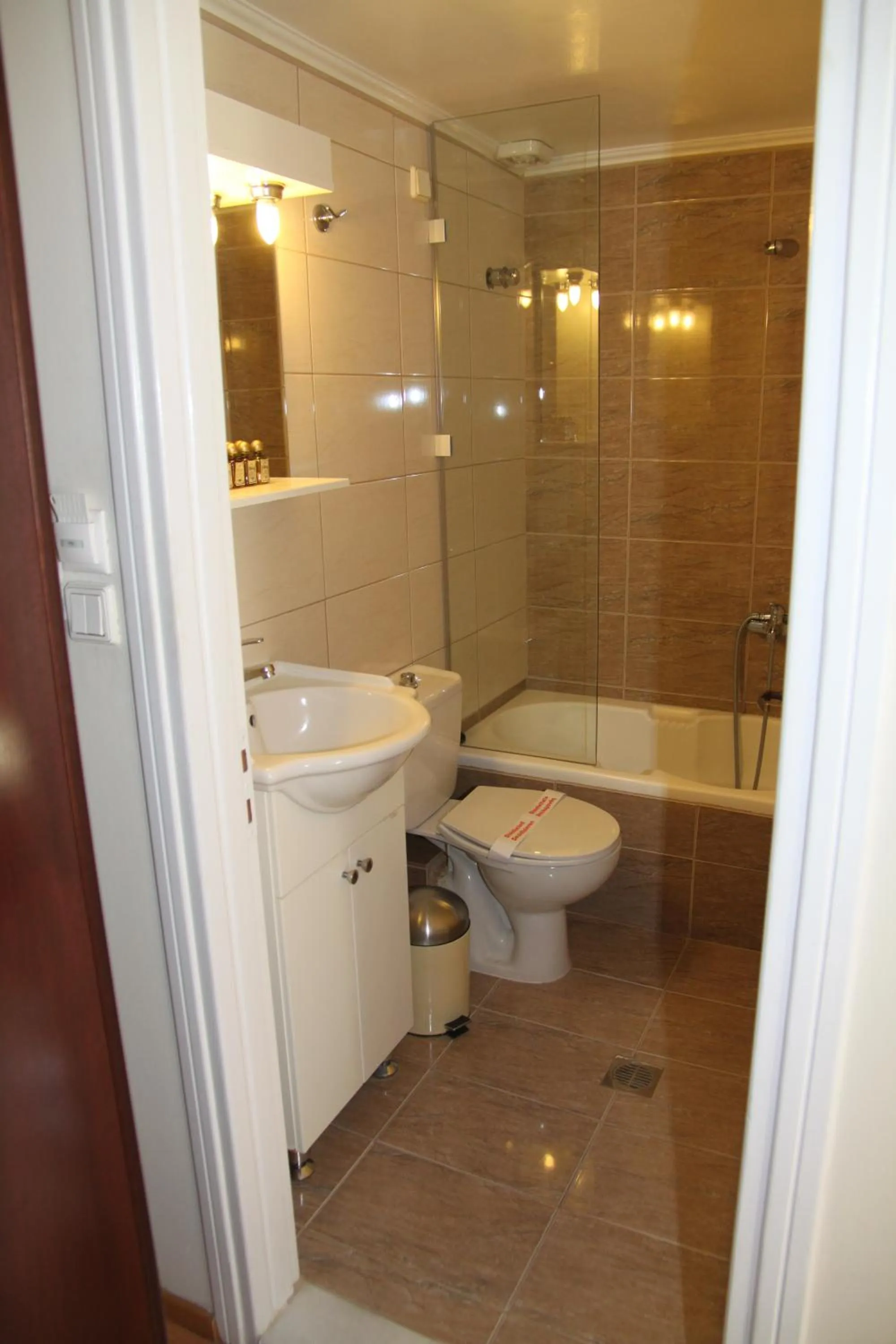 Bathroom in Hotel Panellinion