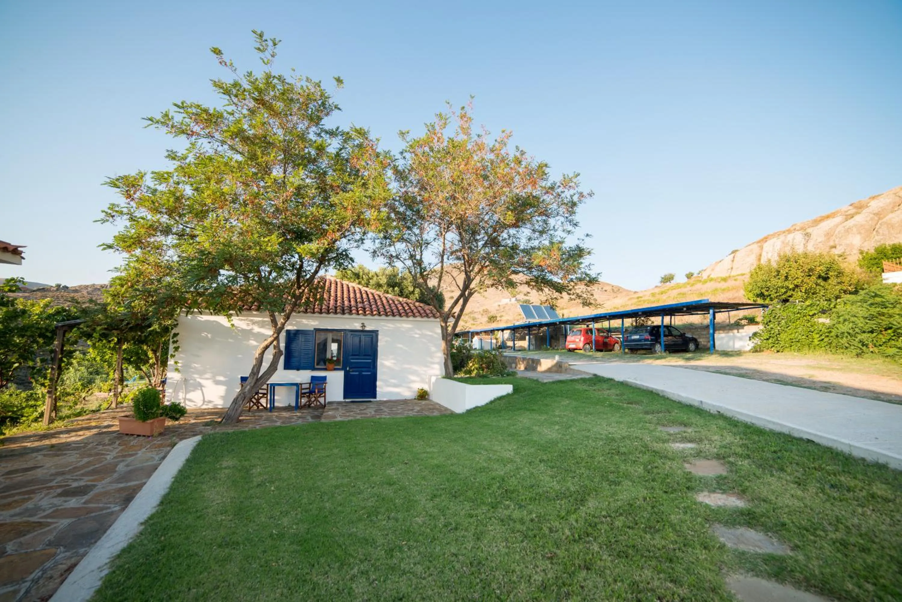 Facade/entrance in Sunset Hotel