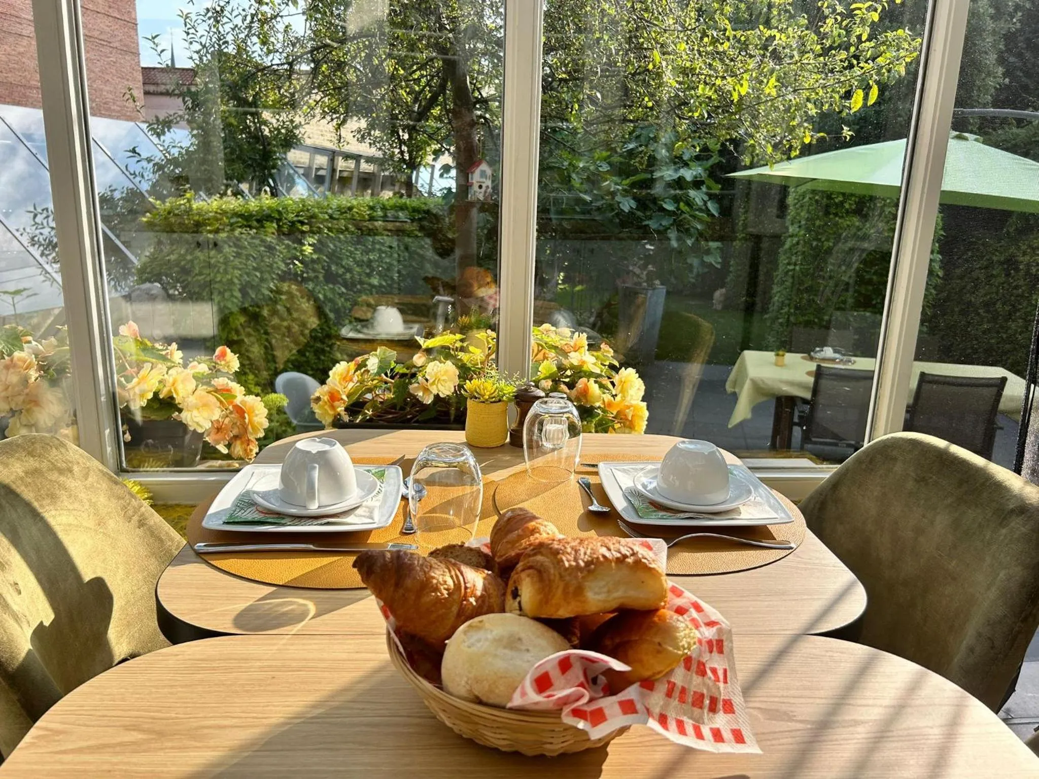 Breakfast in B&B Contrast