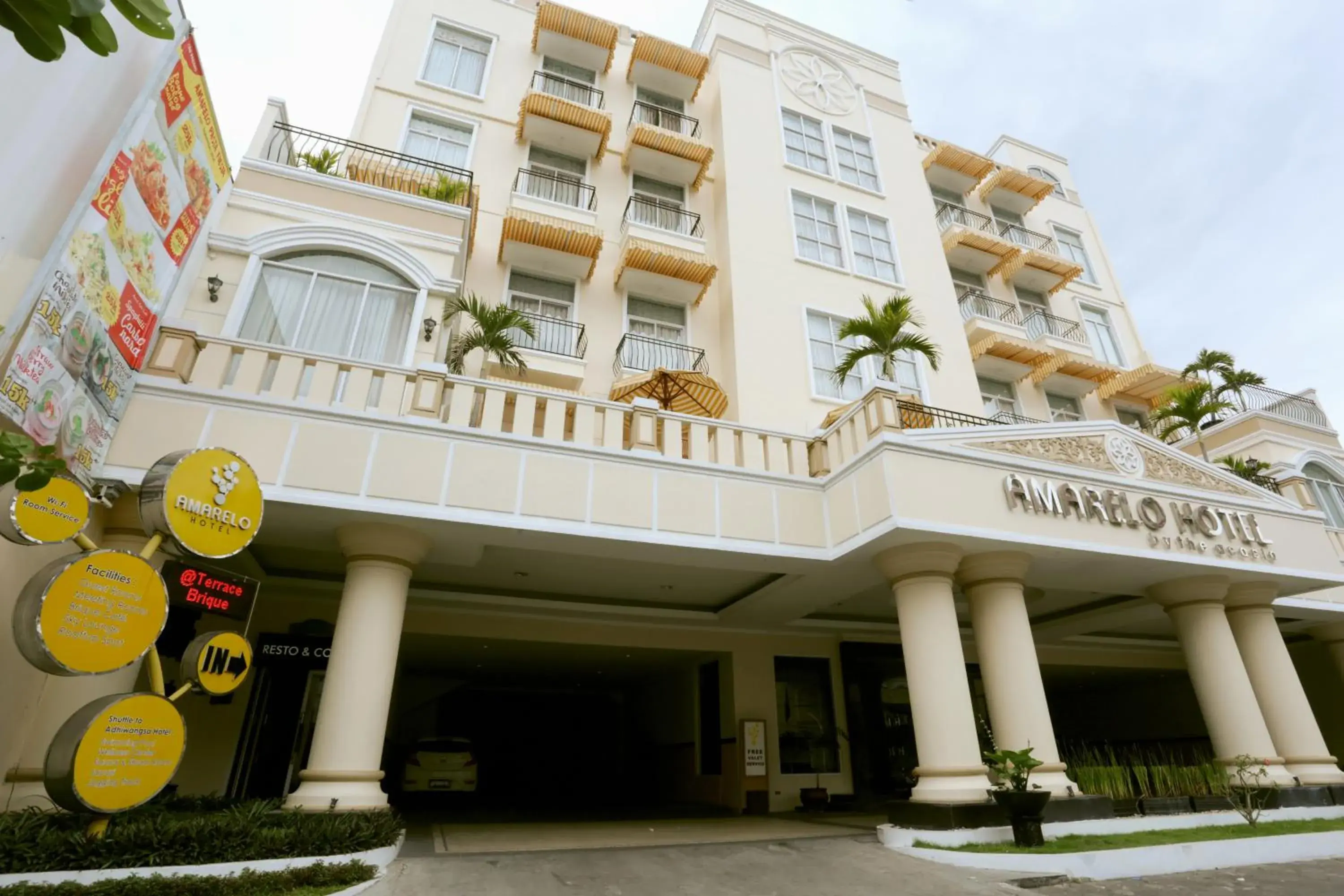 Facade/entrance in Amarelo Hotel Solo Facade/entrance in Amarelo Hotel Solo