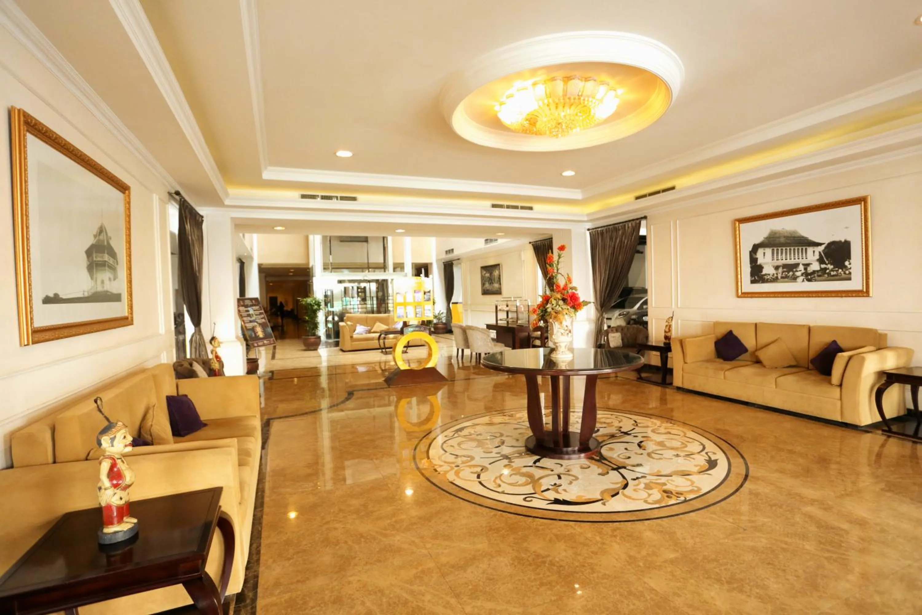 Lobby or reception in Amarelo Hotel Solo