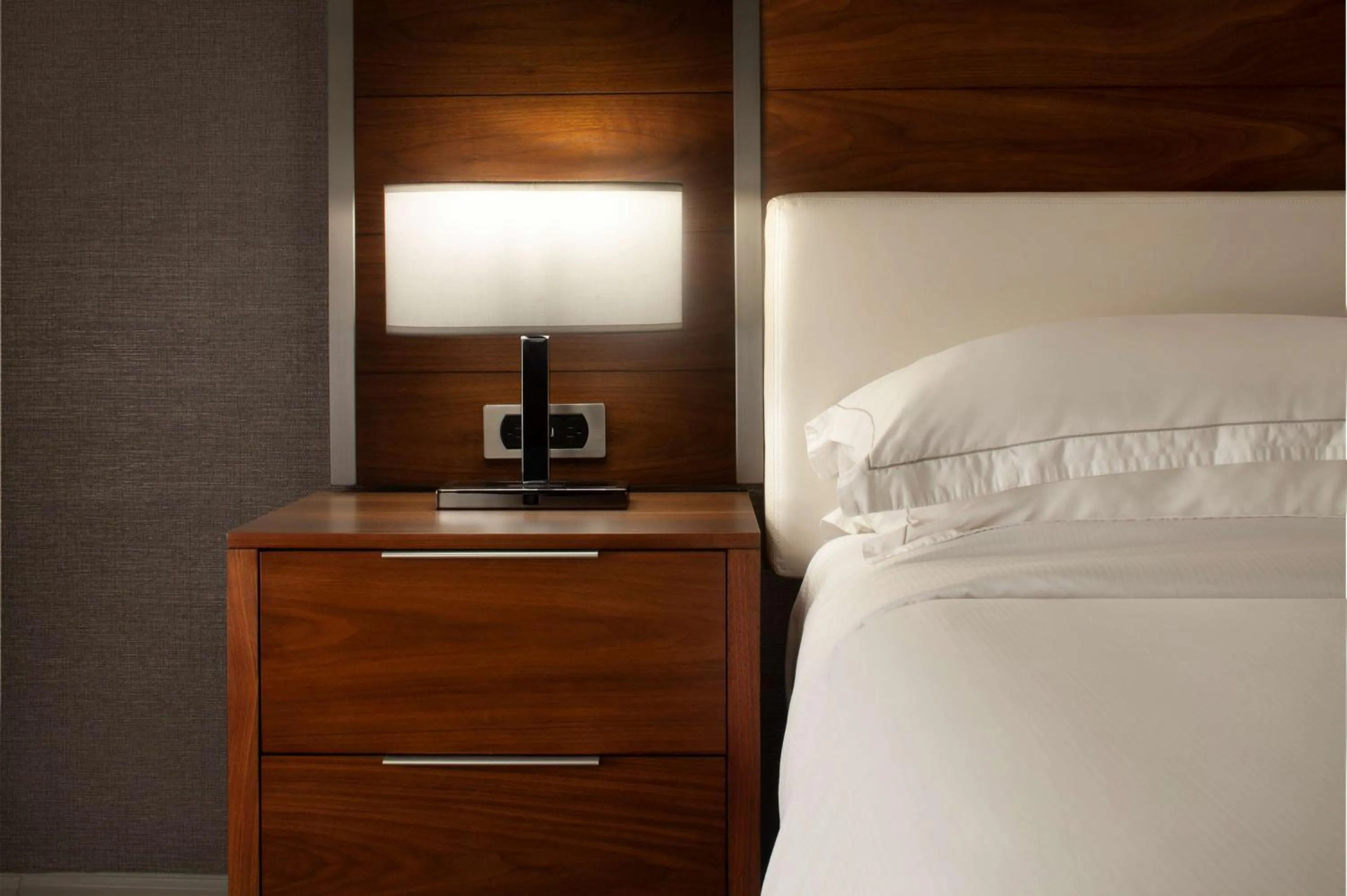 Bed in Hilton Tampa Airport Westshore