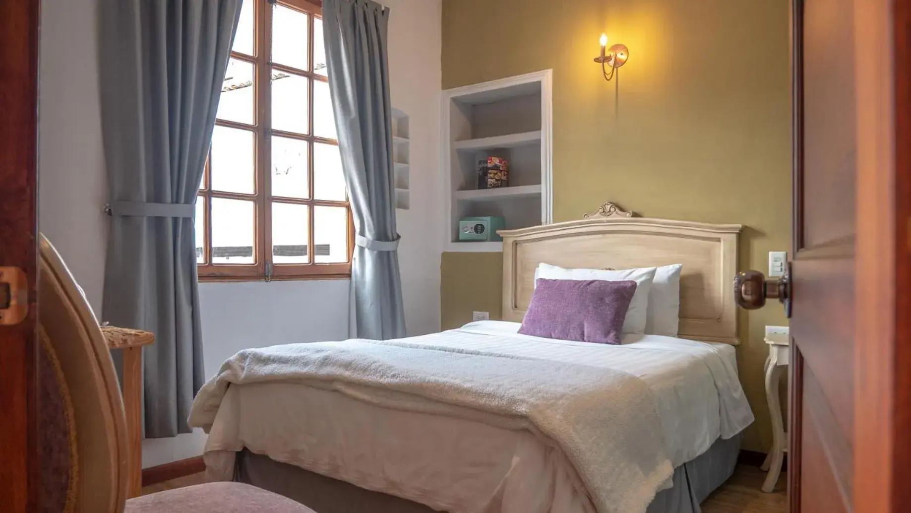 Single Room in Boutique Hotel in Quito Hotel Casona 1914 Single Room in Boutique Hotel in Quito Hotel Casona 1914