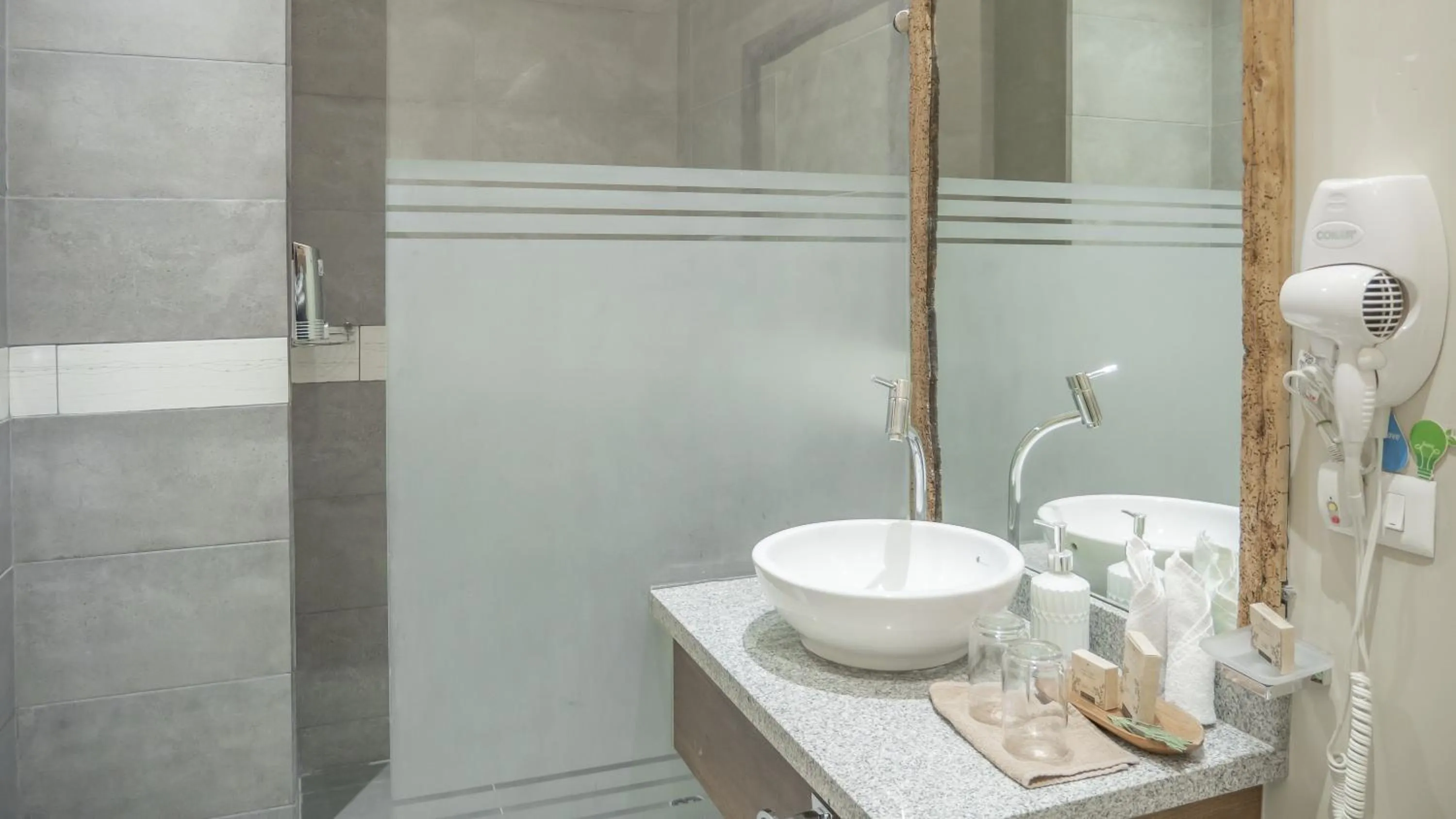 Shower in Boutique Hotel in Quito Hotel Casona 1914