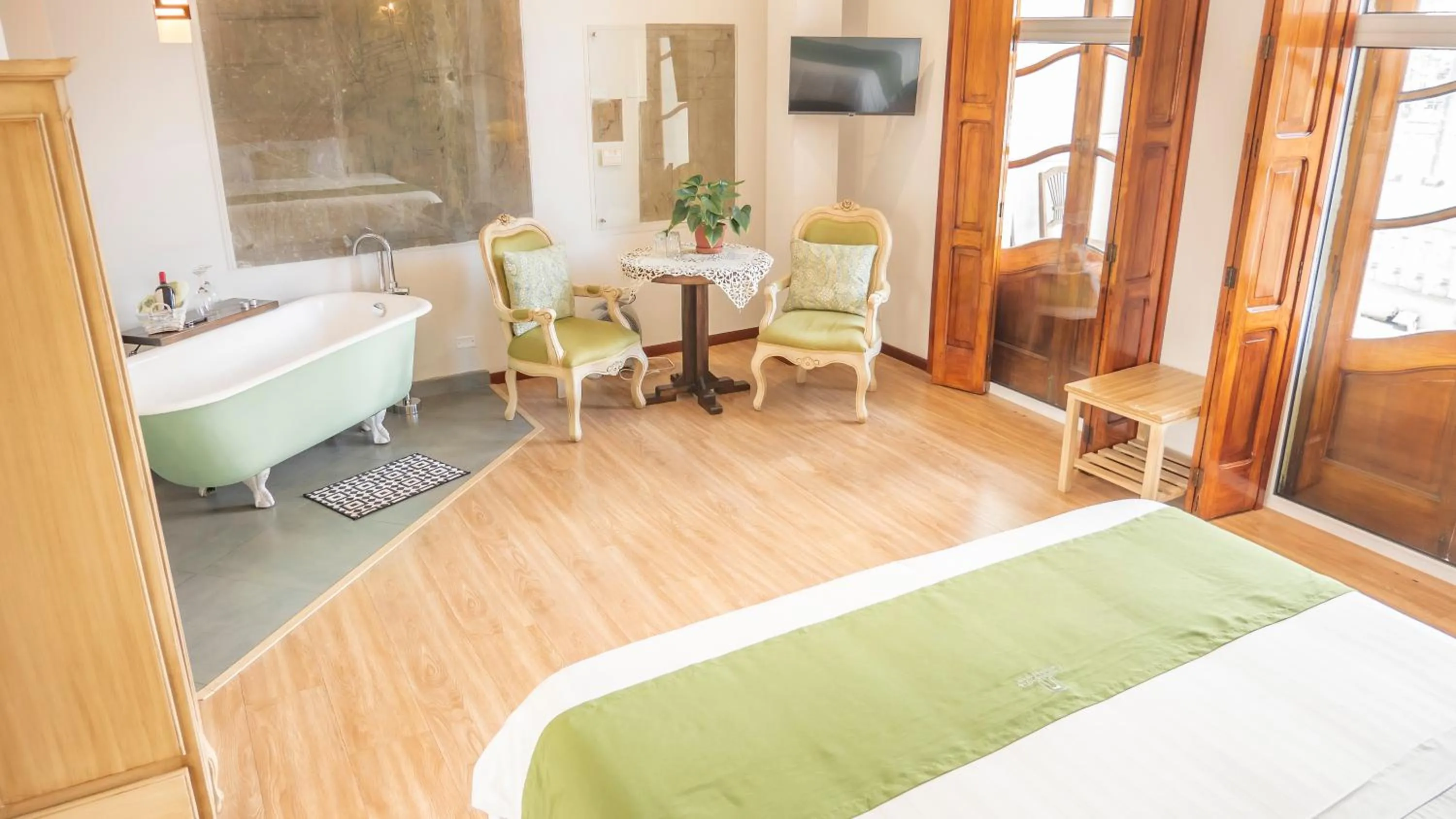 Bath, Bed in Boutique Hotel in Quito Hotel Casona 1914