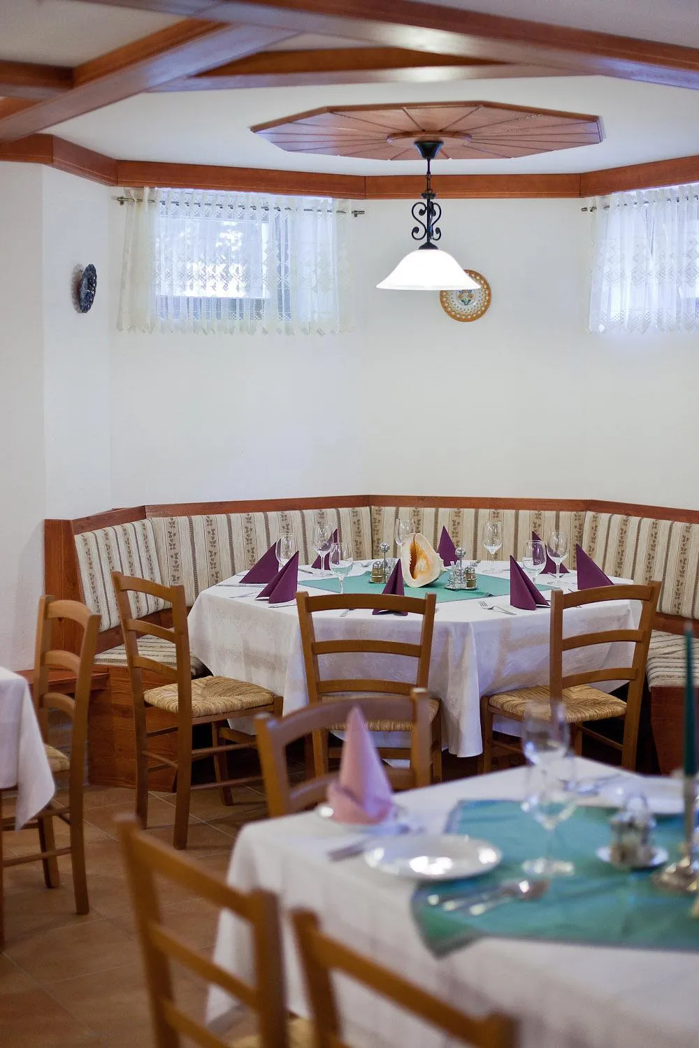 Restaurant/places to eat in Villa Sakura Panzió