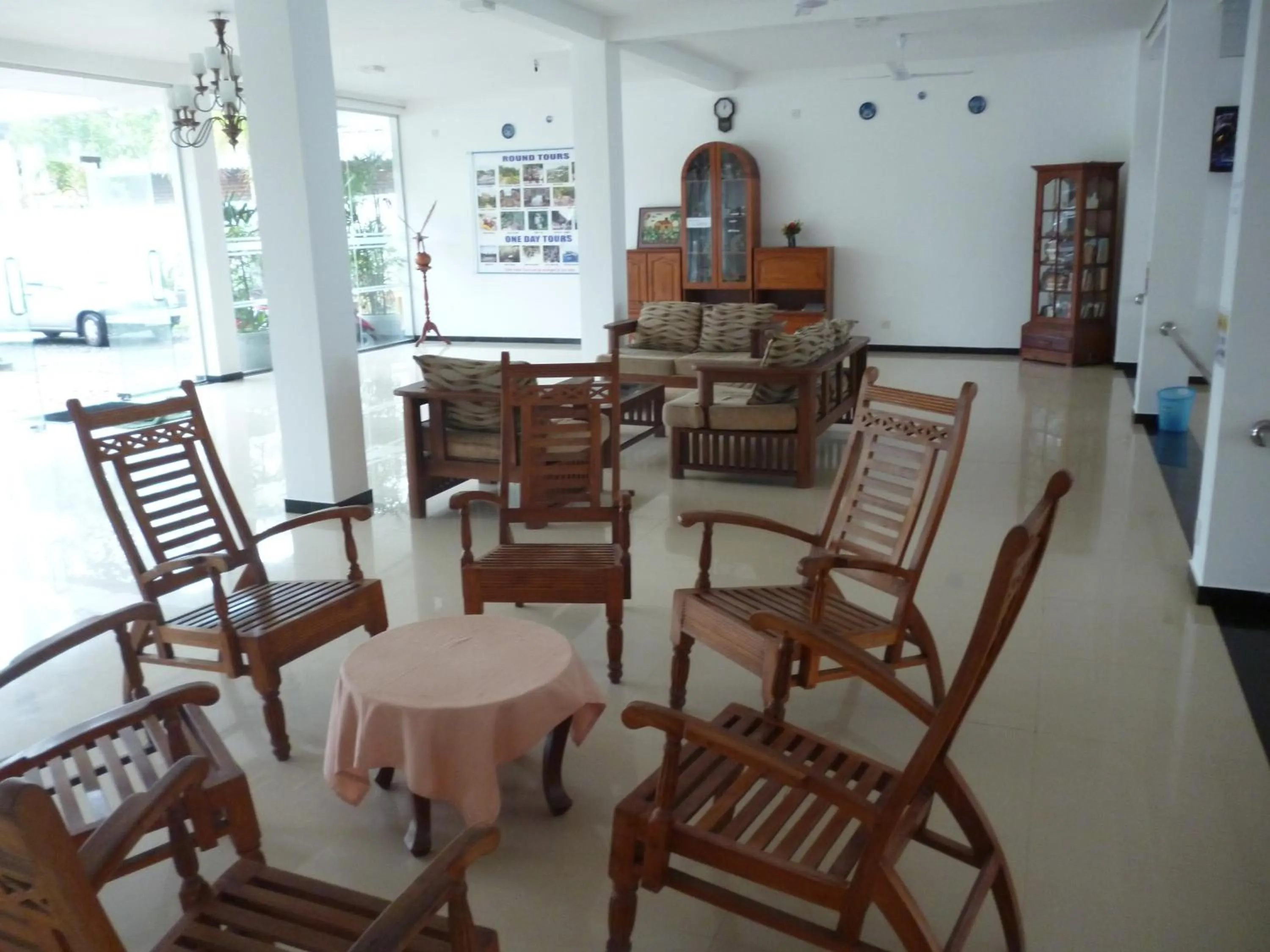 Communal lounge/ TV room in Hotel Ocean View Cottage