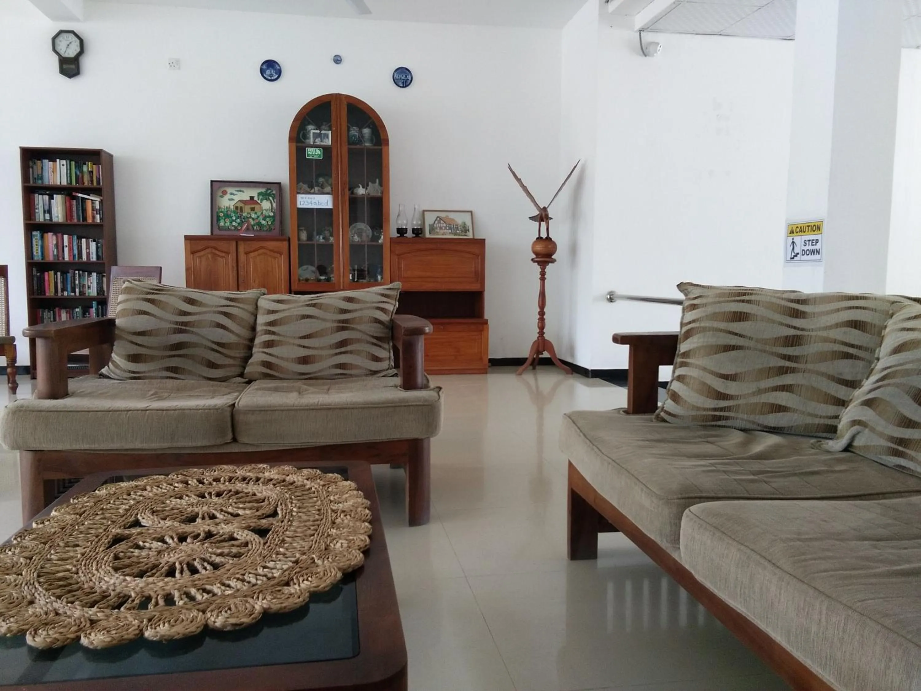 Communal lounge/ TV room in Hotel Ocean View Cottage