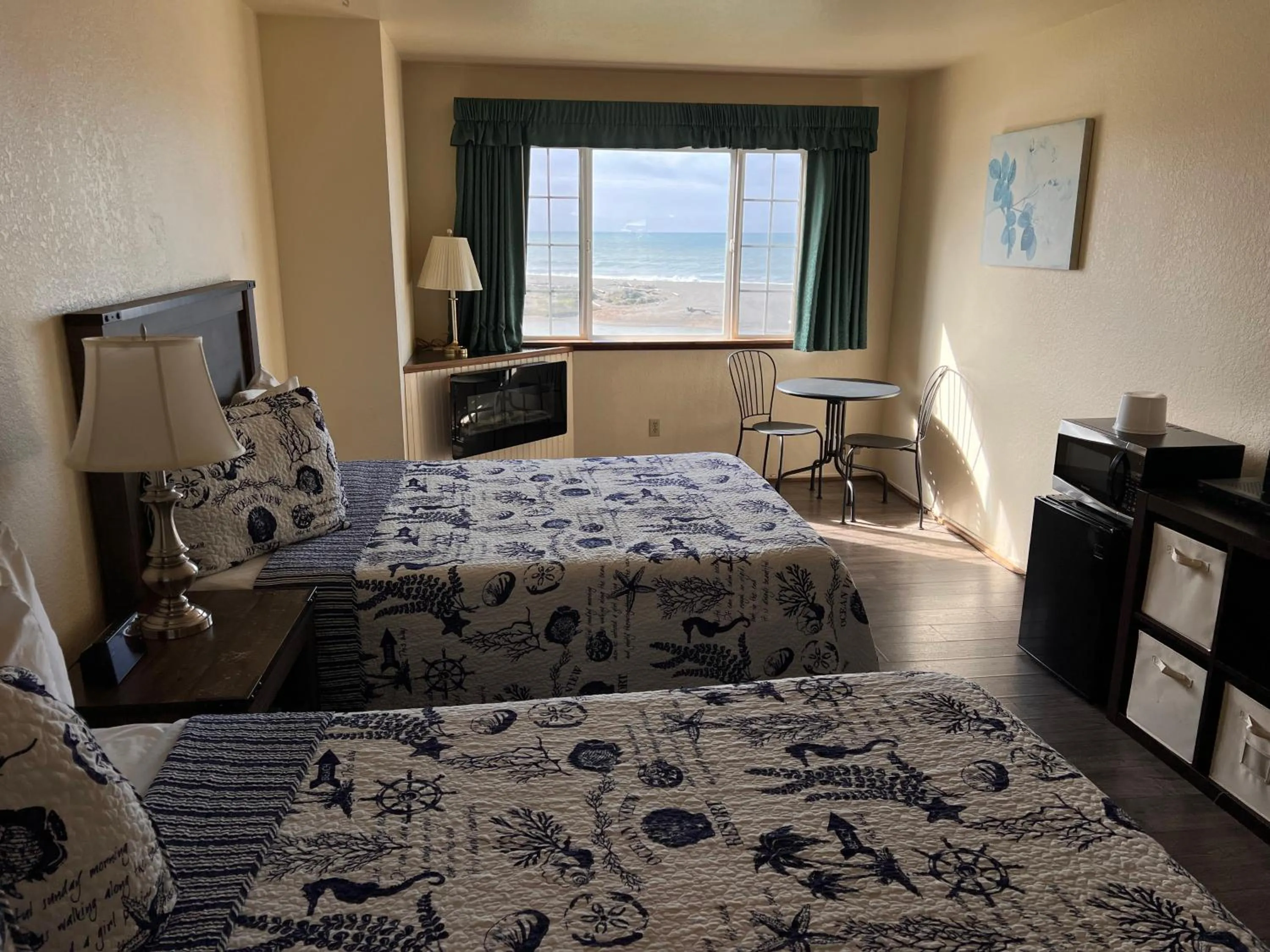 Bed in Gualala Country Inn