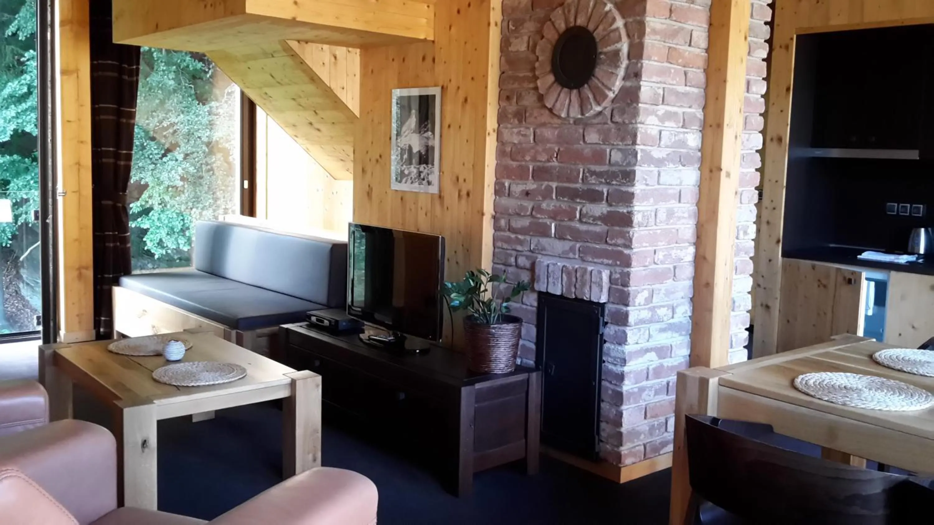 Day in Krakonošova Dílna "WOODHAUS"