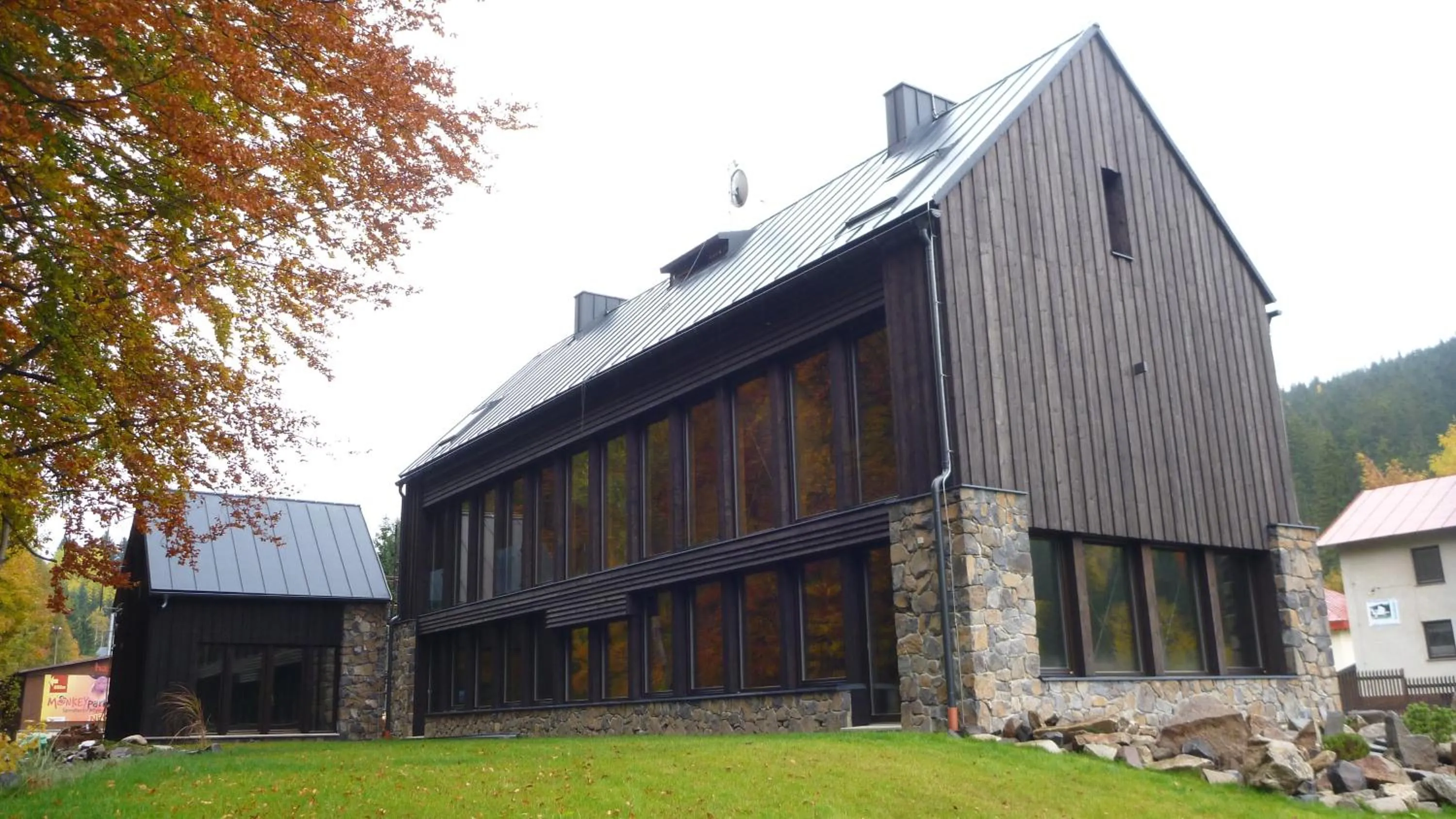 Facade/entrance in Krakonošova Dílna "WOODHAUS"