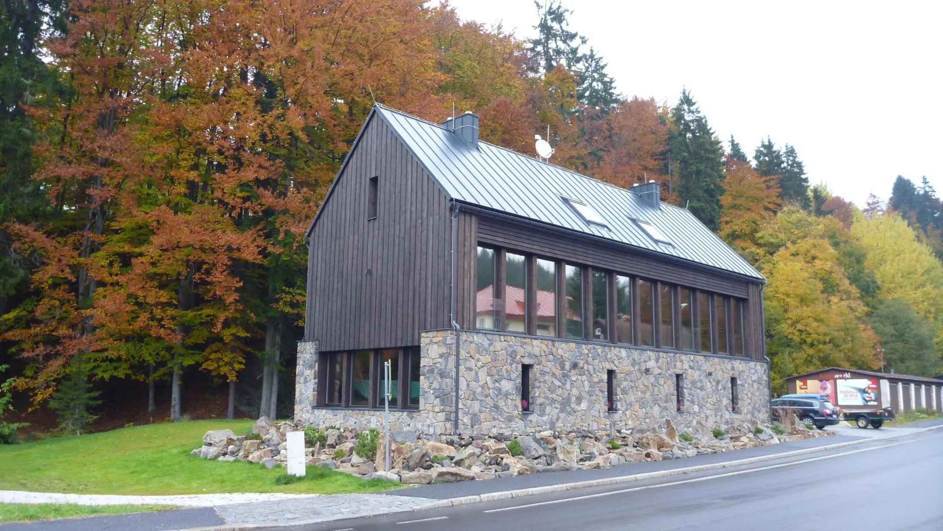 Facade/entrance in Krakonošova Dílna "WOODHAUS"