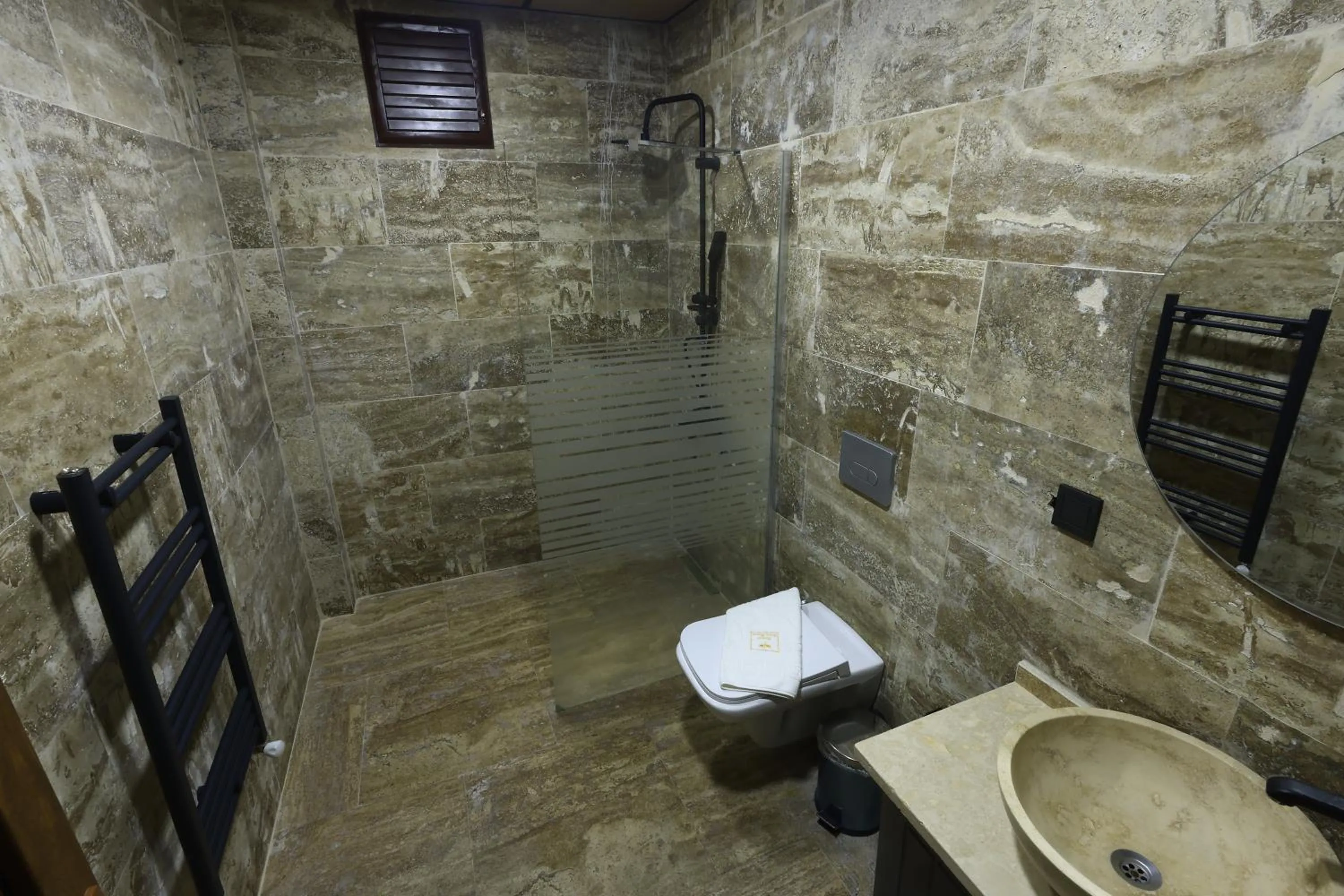 Shower in KEMAL STONE HOUSE HOTEL.