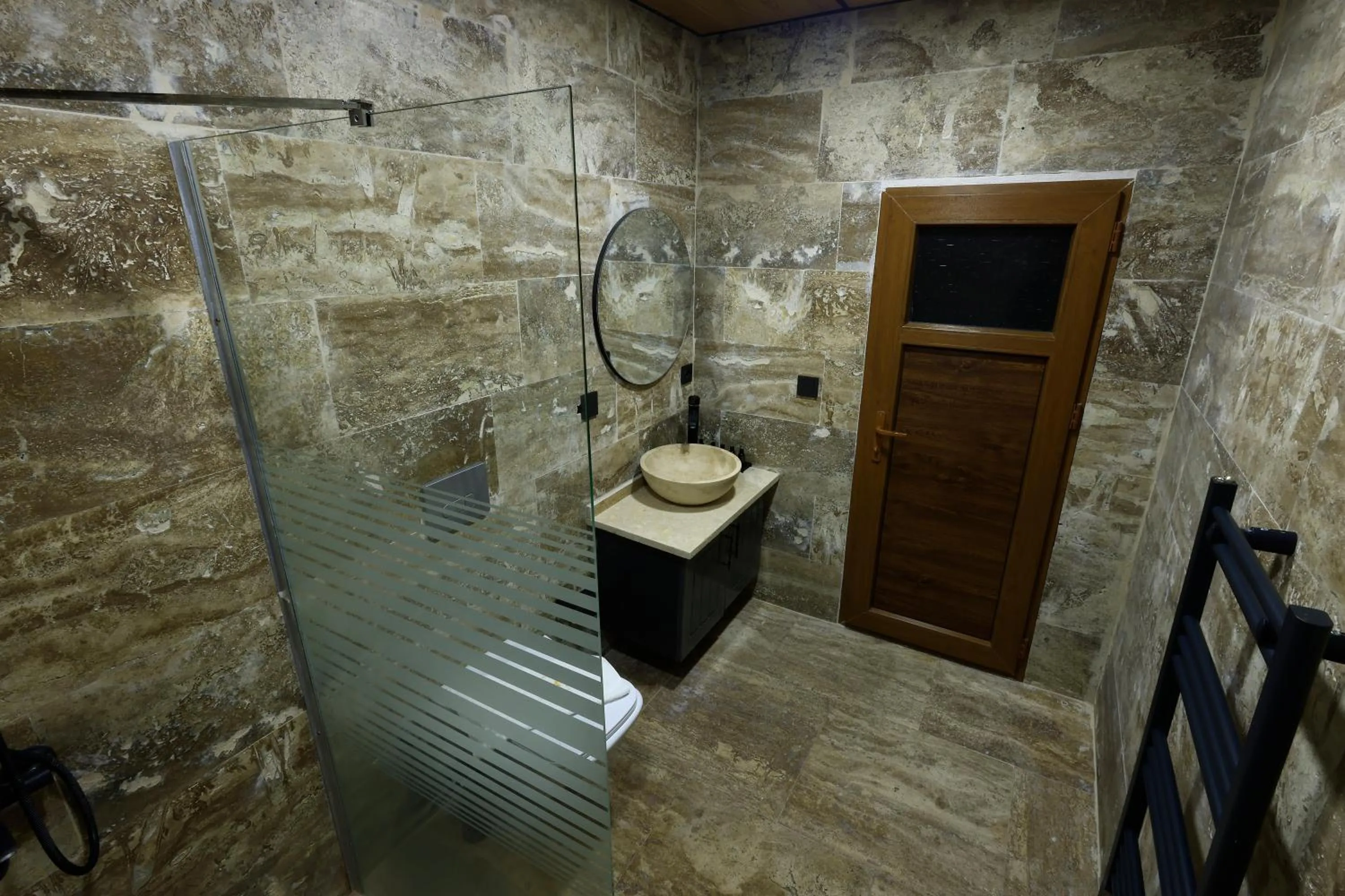 Shower in KEMAL STONE HOUSE HOTEL.