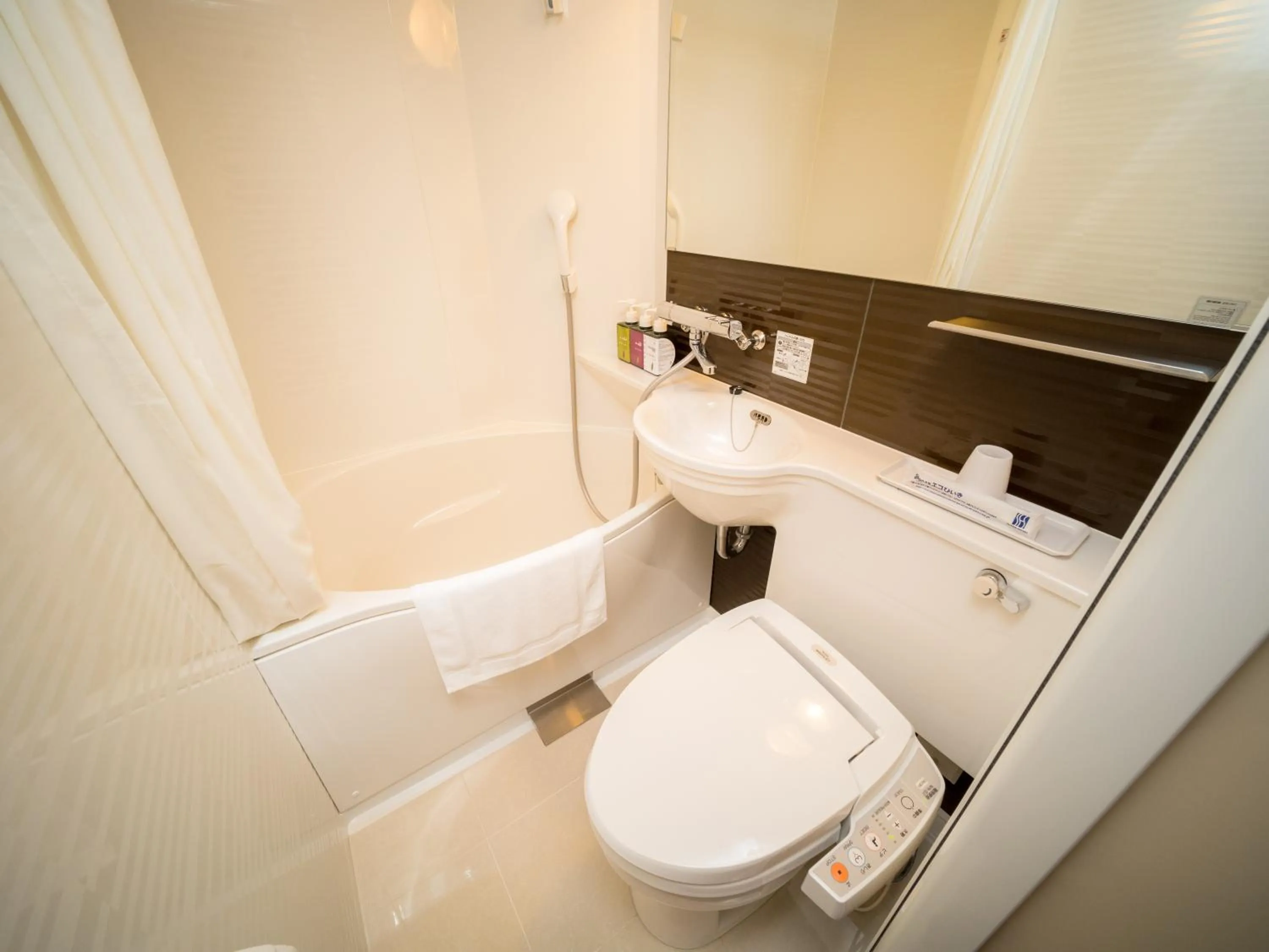 Shower in Super Hotel Aomori