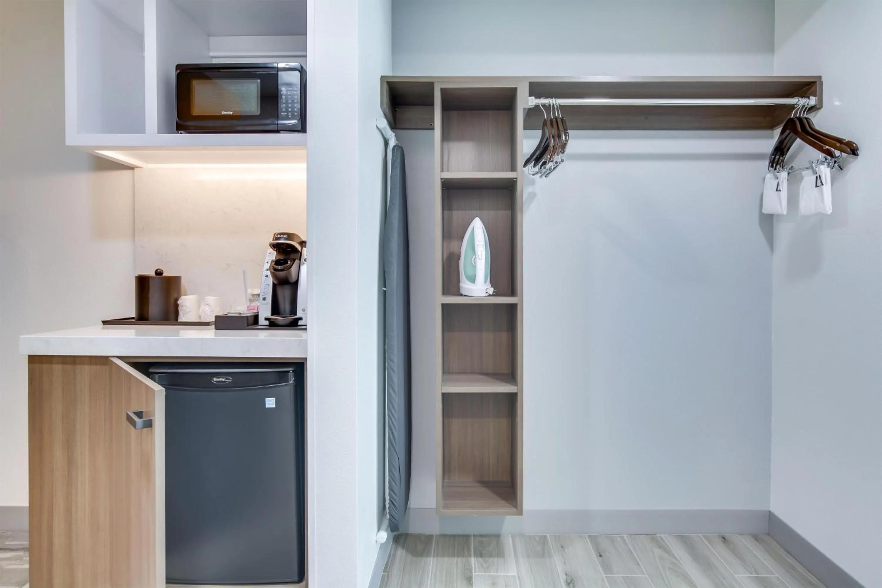 Photo of the whole room in Hilton Garden Inn Louisville Airport