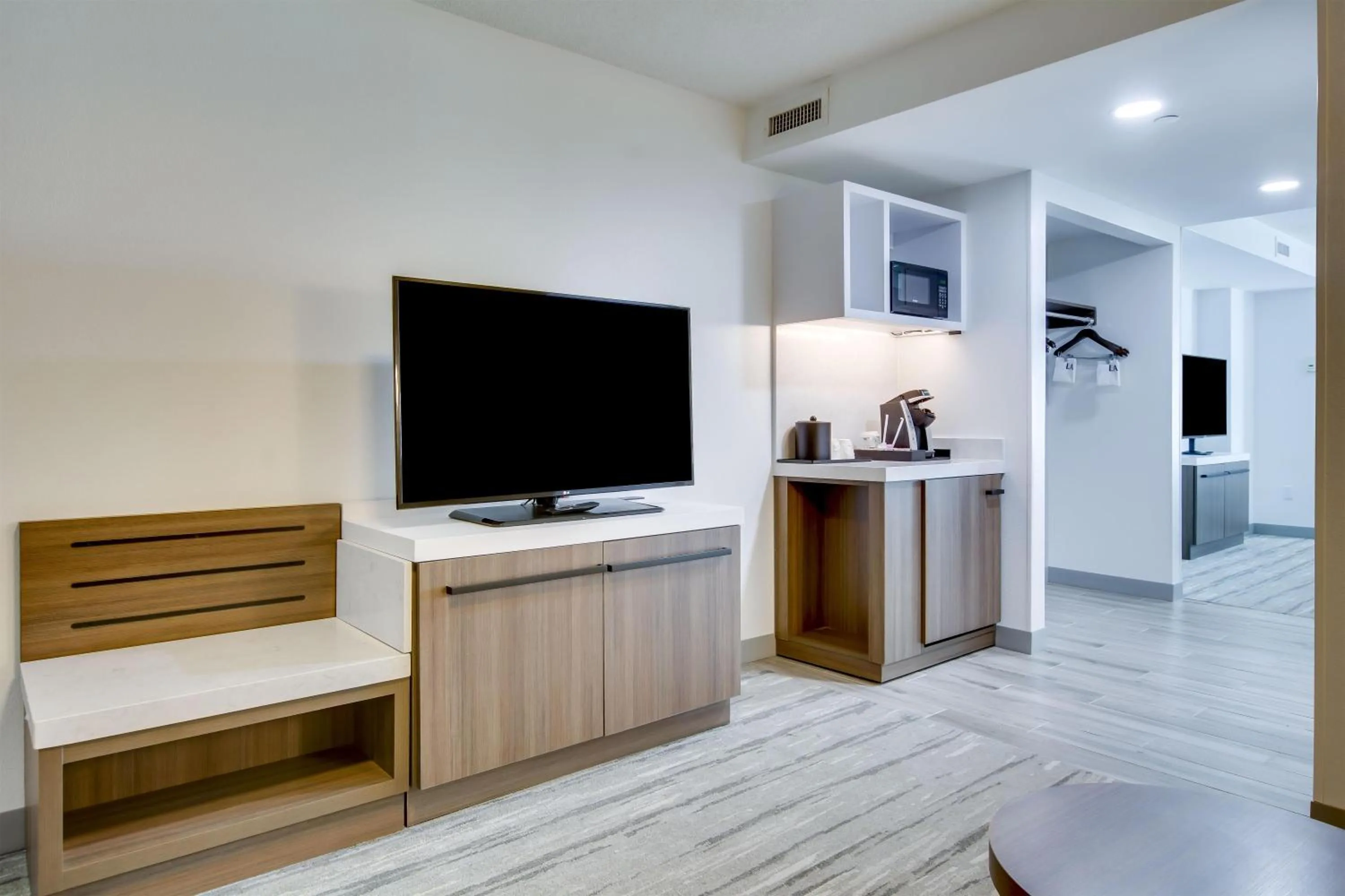 Photo of the whole room in Hilton Garden Inn Louisville Airport