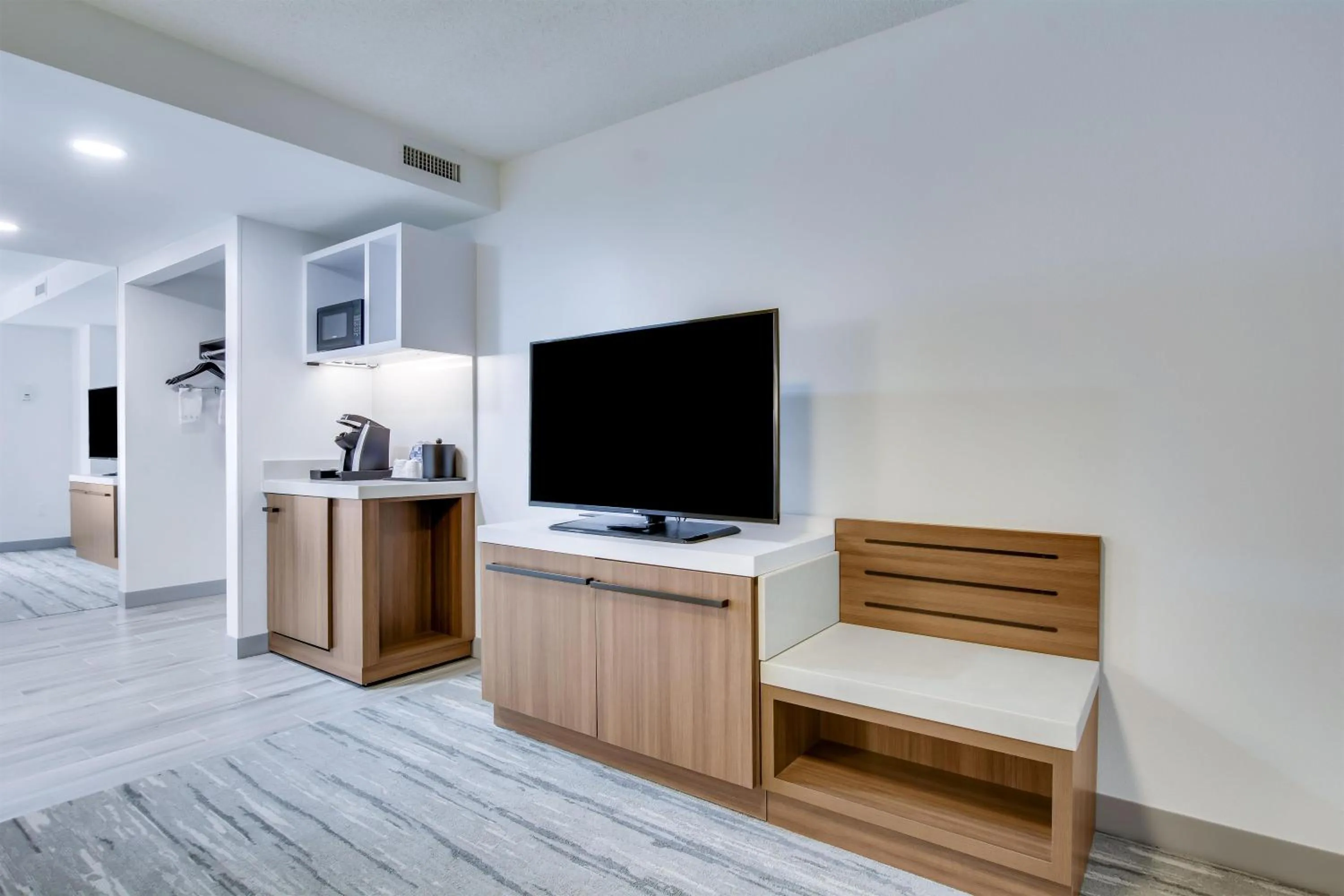 Photo of the whole room in Hilton Garden Inn Louisville Airport