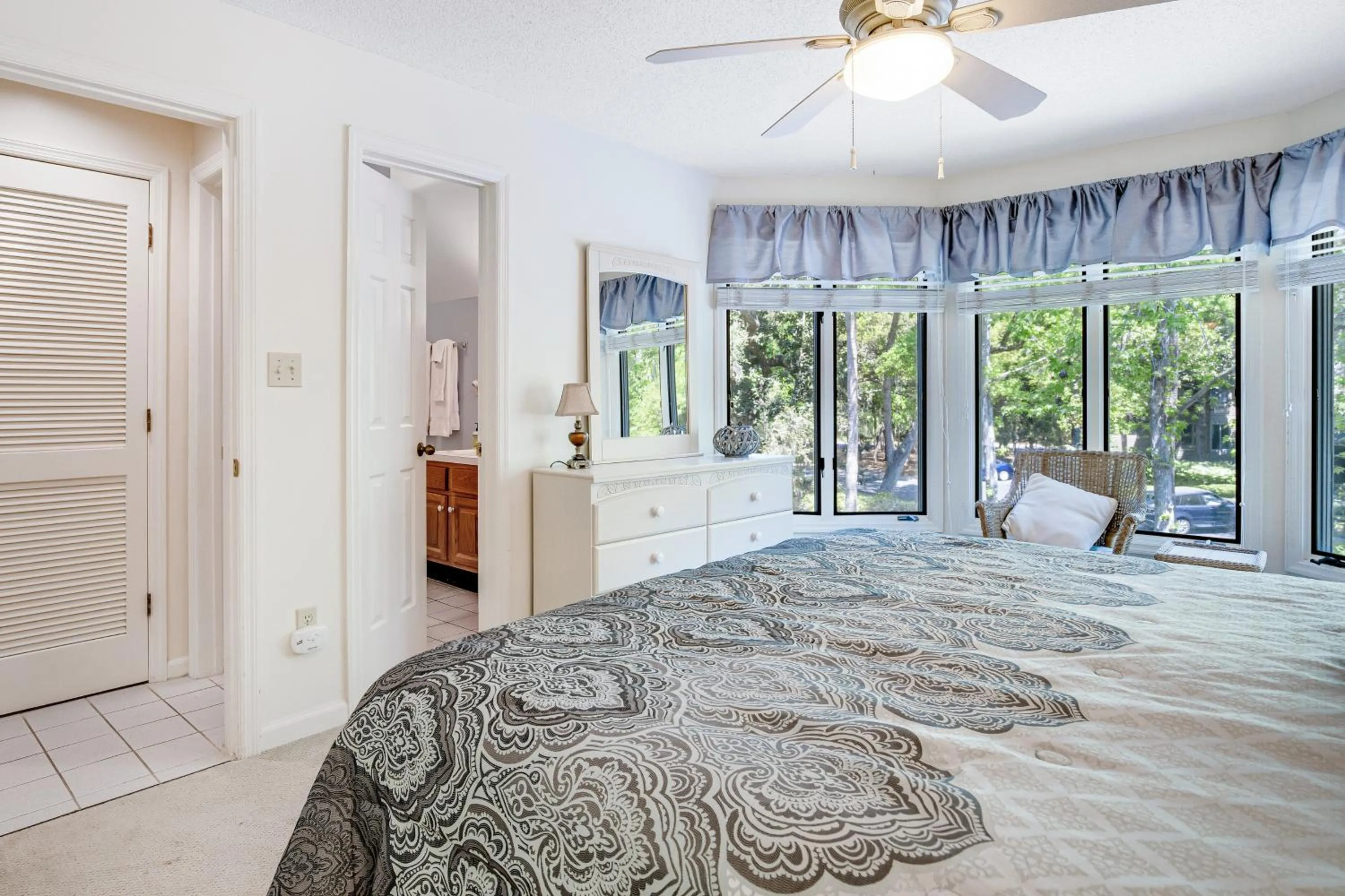 Bed in Turtle Cove 5552