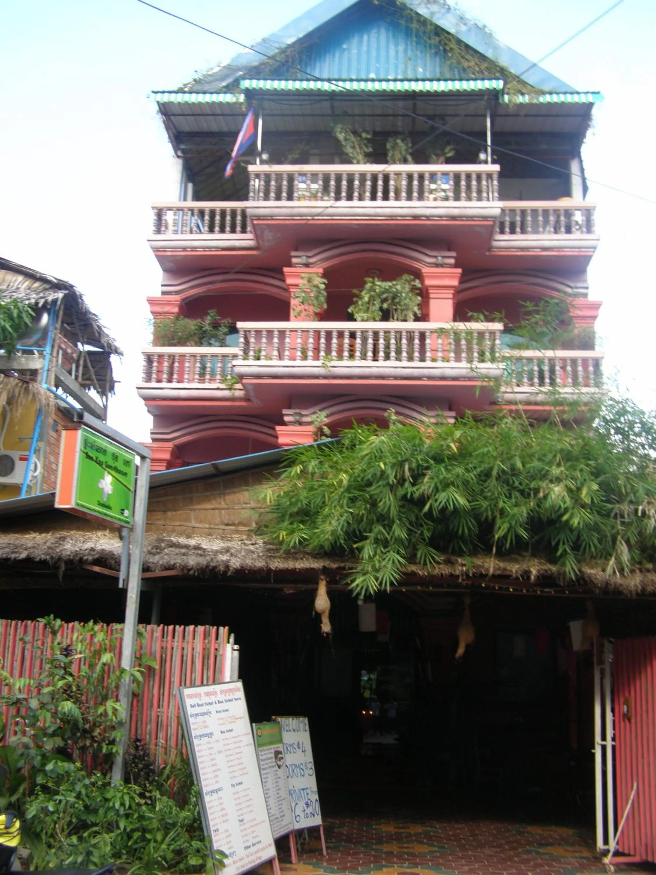 Facade/entrance in Bun Kao Guesthouse