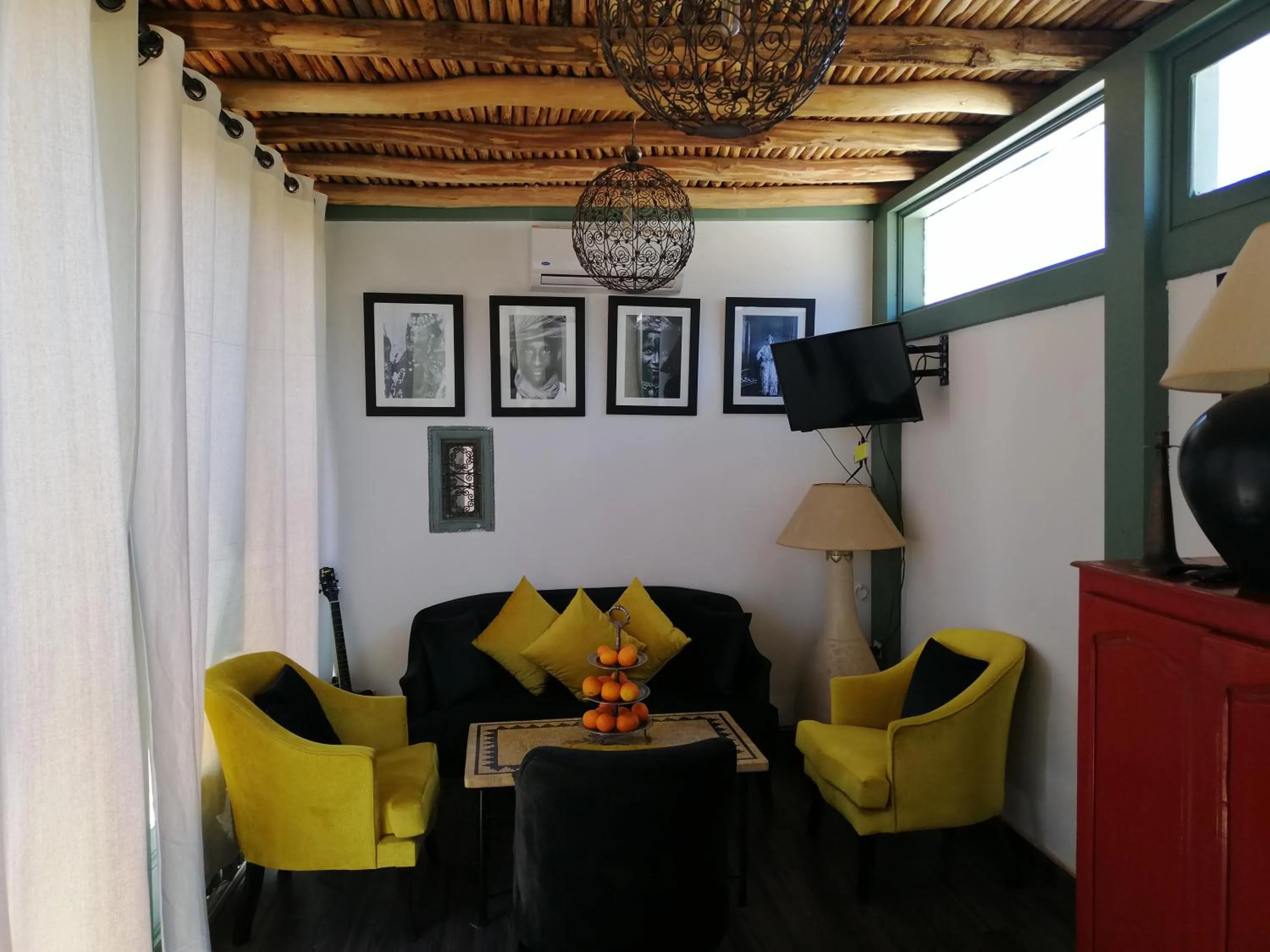 Communal lounge/ TV room in Riad Swaka