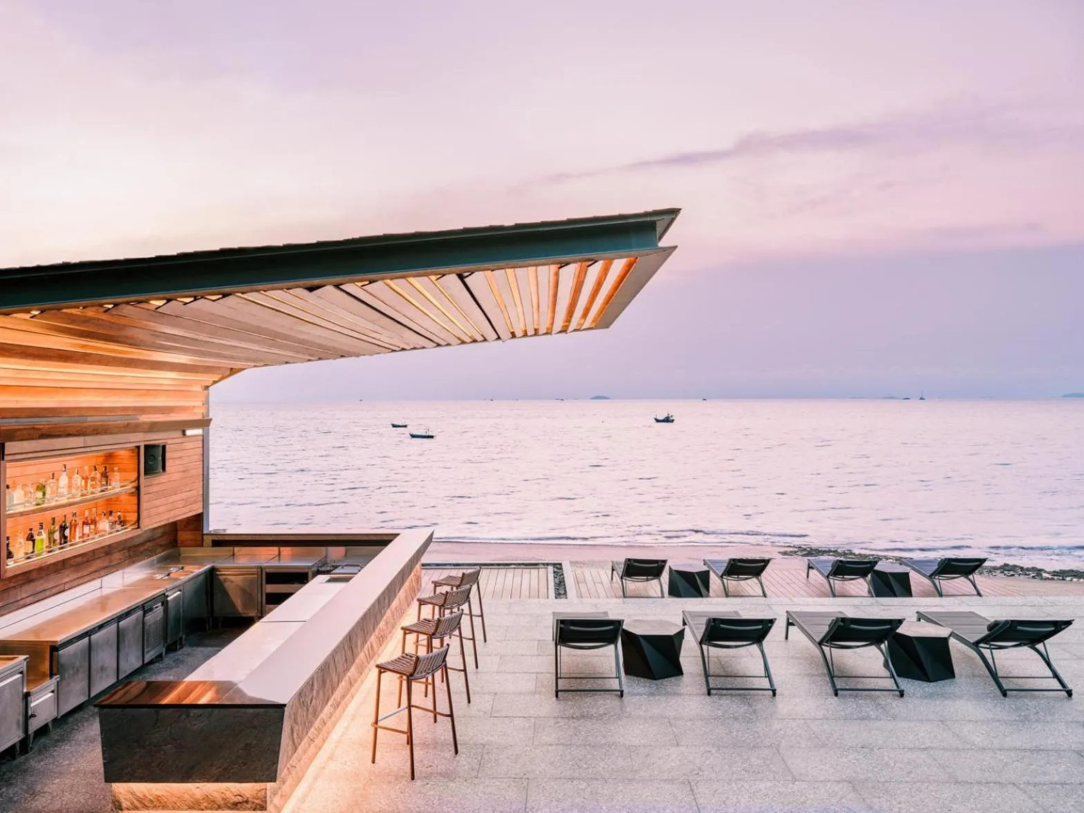 Lounge or bar in MASON